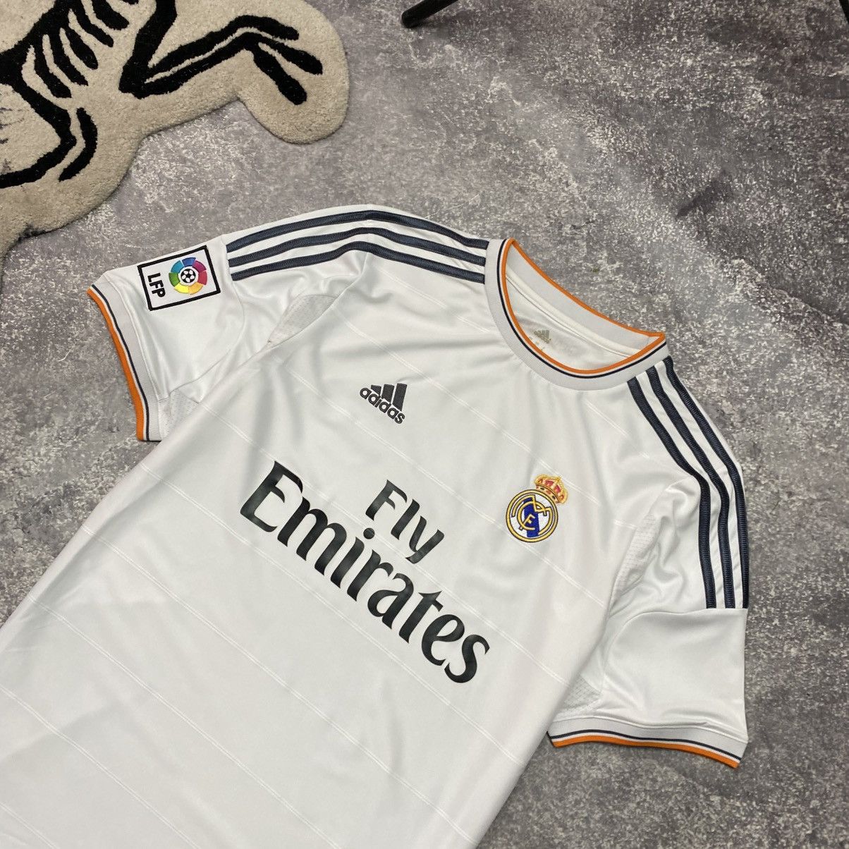 Adidas Vintage Adidas Real Madrid 2013 Home soccer jersey size M Size US M / EU 48-50 / 2 - 2 Thumbnail