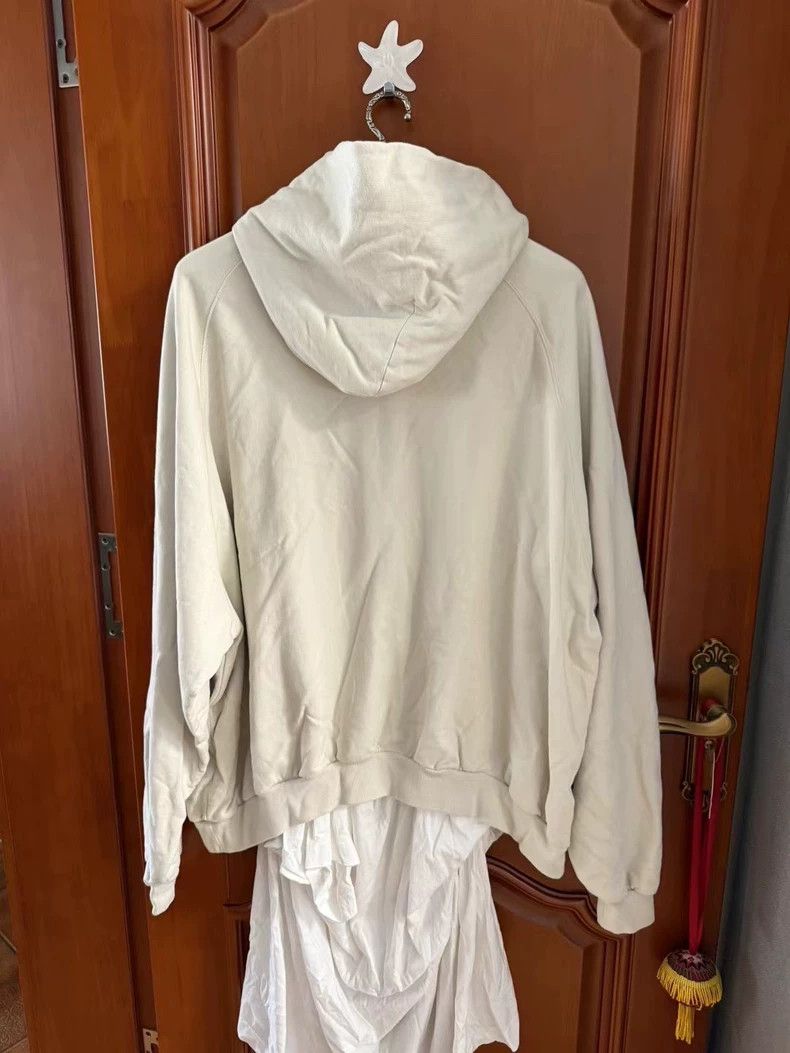 Balenciaga Balenciaga The beige hem design of 3xl sweater Size US S / EU 44-46 / 1 - 2 Thumbnail