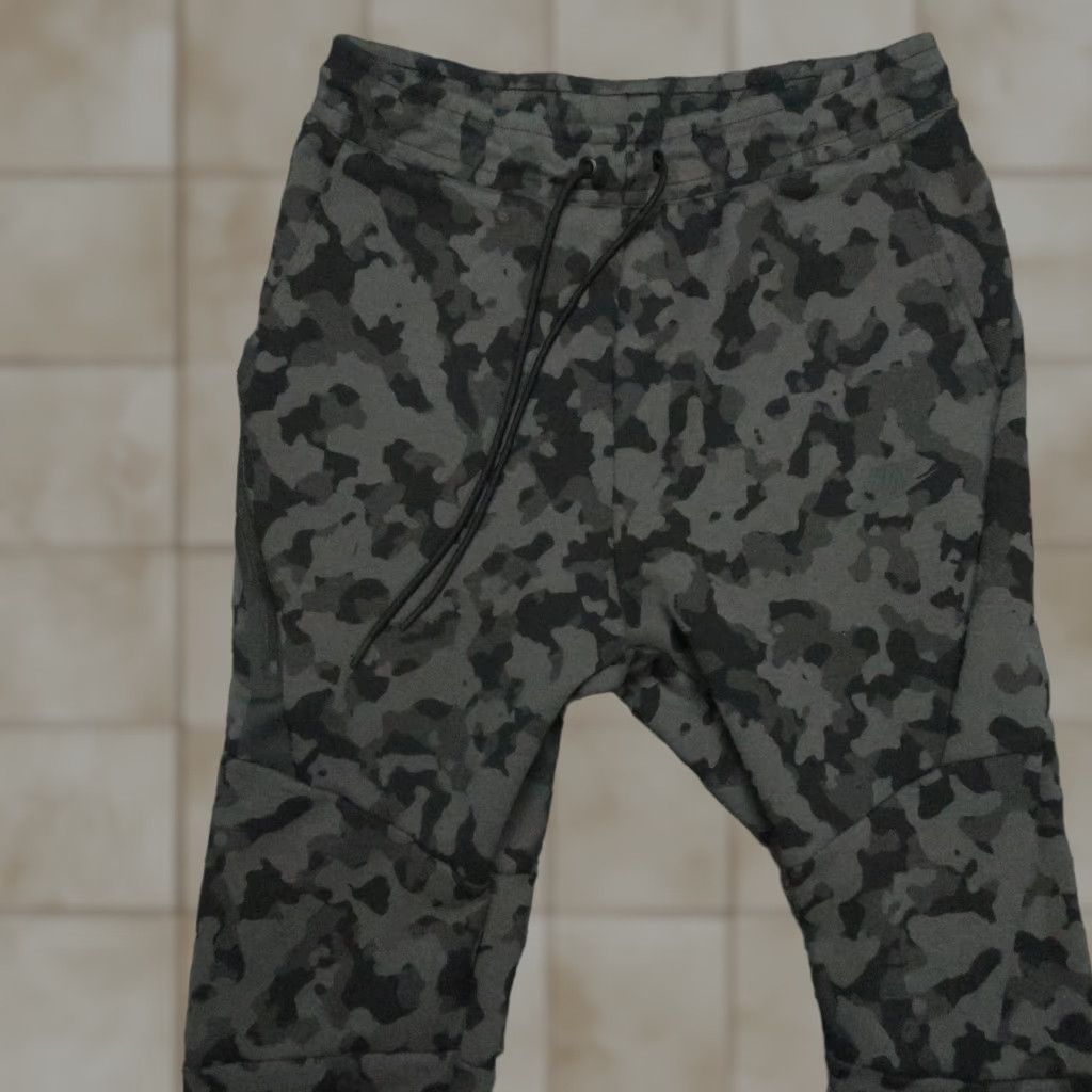 Nike Nike Pants Nike Tech Fleece Jogger Mens S Gray Camo 29in Inseam Athletic Tapered Pockets Elastic Waist Winter Fall Spring 2rew? Size US 29 - 1 Thumbnail