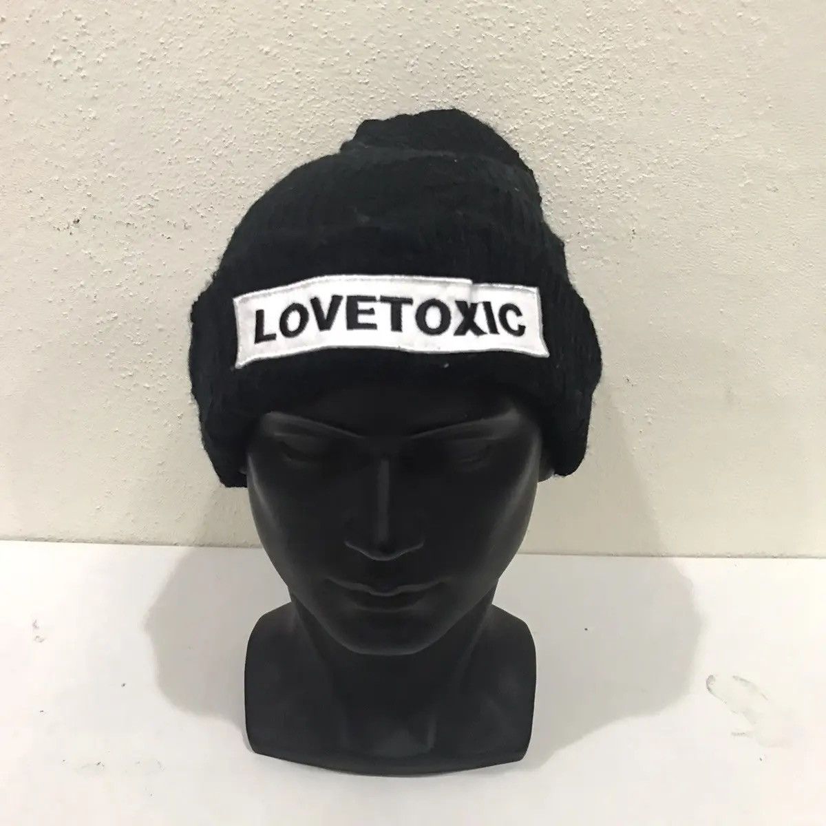 Japanese Brand × Vintage Love Toxic Beanie Hat Size ONE SIZE - 2 Thumbnail