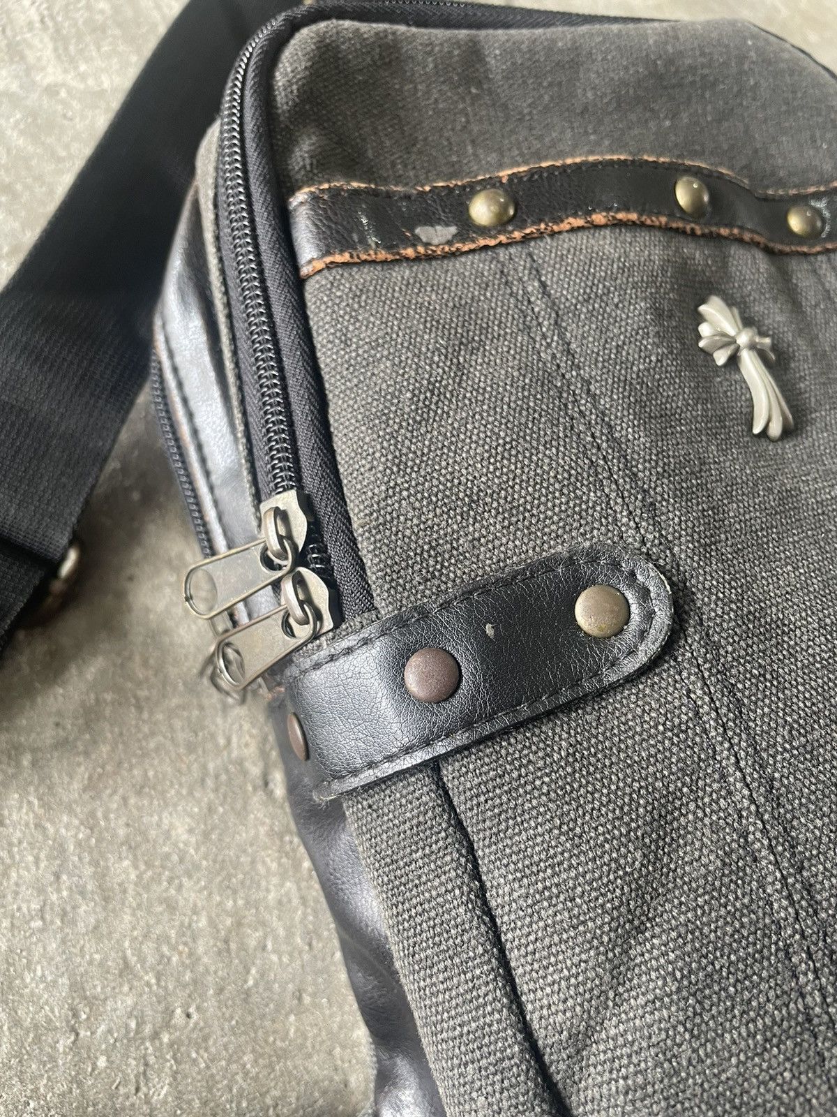 Japanese Brand × Seditionaries Fabric Connection Chrome CH Heart Crest Sling Bag Size ONE SIZE - 4 Thumbnail