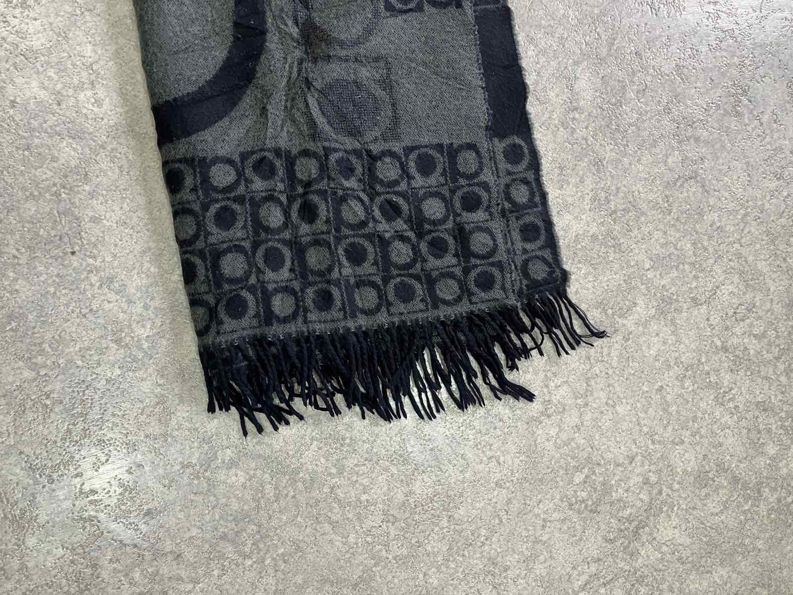 Salvatore Ferragamo Ferragamo Scarf Size ONE SIZE - 2 Thumbnail