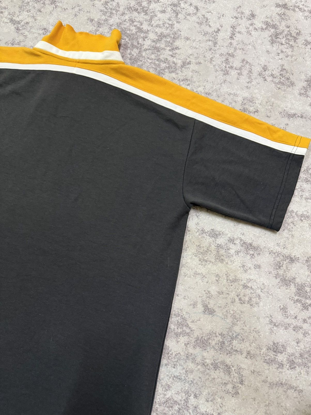Champion Vintage Champion Spellout Logo Vneck Shortsleeve Tshirt Size US L / EU 52-54 / 3 - 13 Thumbnail