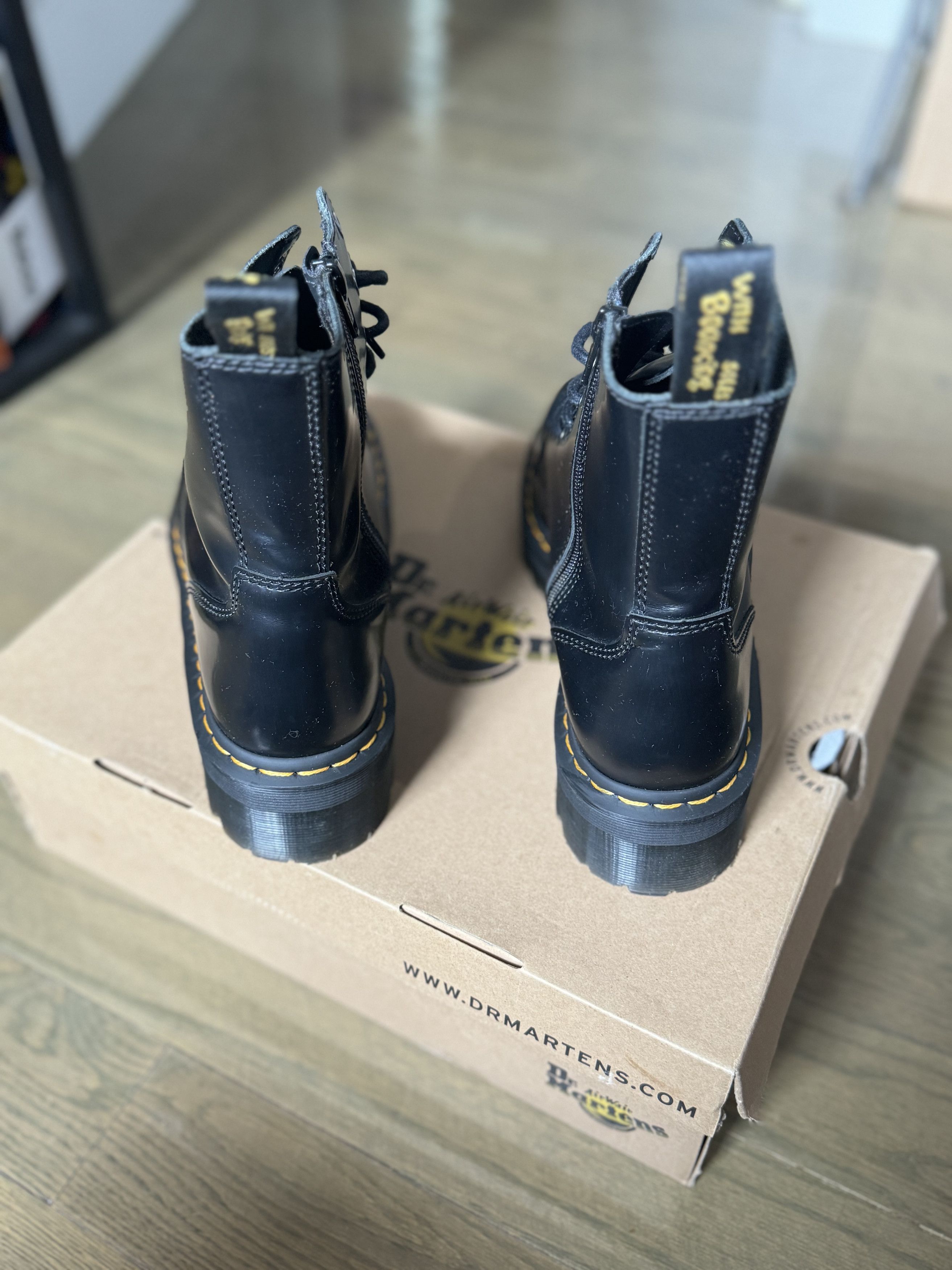 Dr. Martens BOOTS PLATEFORMES JADON EN CUIR SMOOTH Size US 9 / EU 42 - 2 Thumbnail