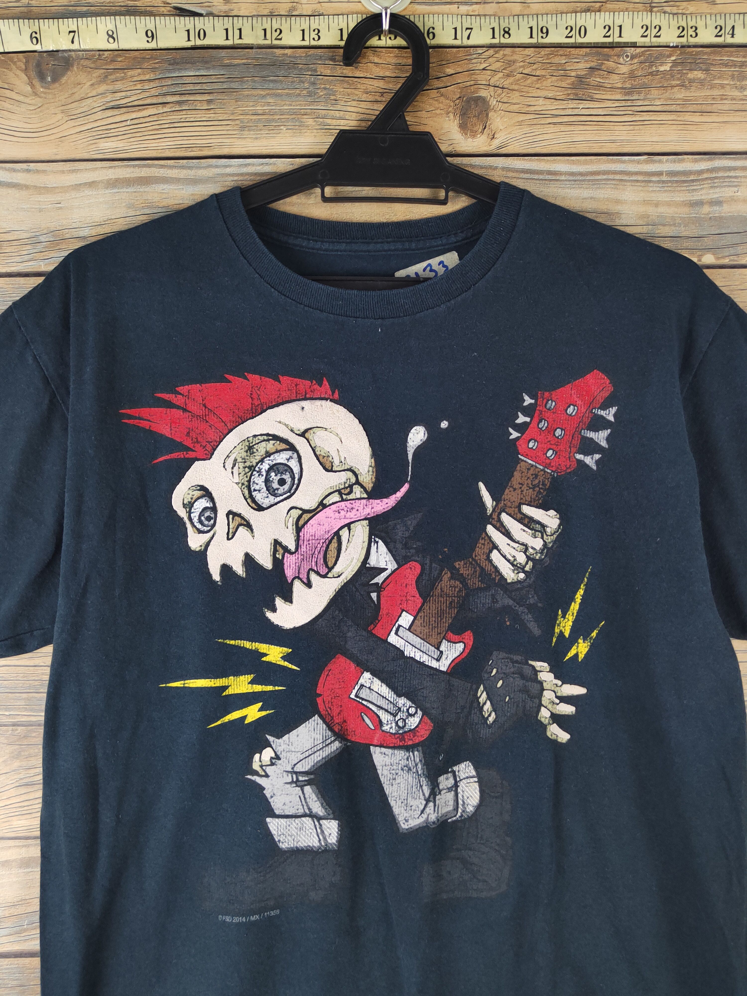 Japanese Brand DL Audio Council skull band guitar Navy T-shirt #2133 Size US M / EU 48-50 / 2 - 2 Thumbnail