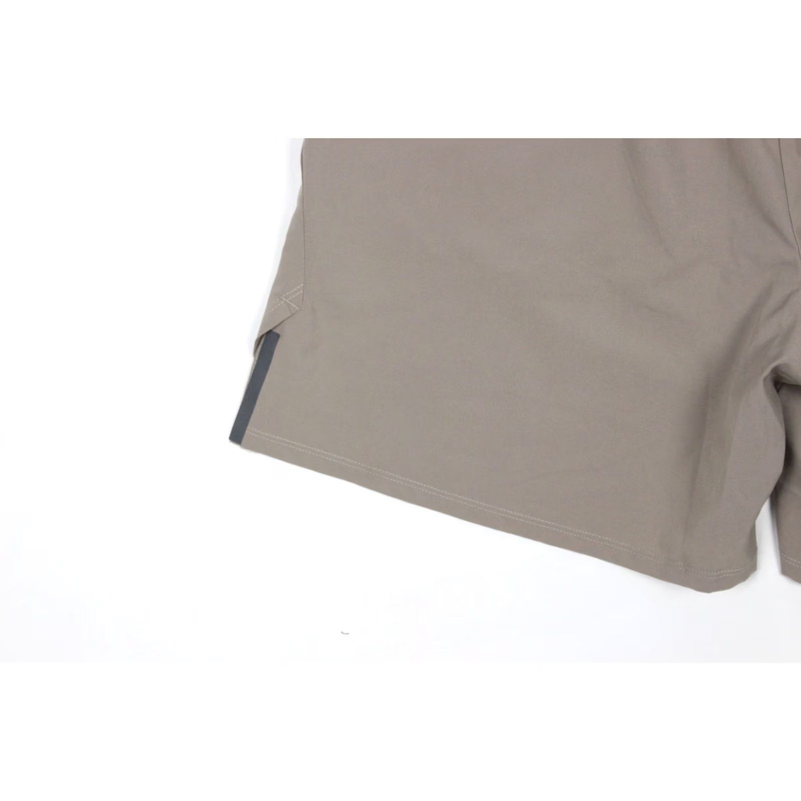 Asics ASICS Men’s 7" Woven Shorts Laser Cut Reflective Brown XL Unlined Running Gym Inseam 7" Regular Fit Size US 36 / EU 52 - 4 Thumbnail