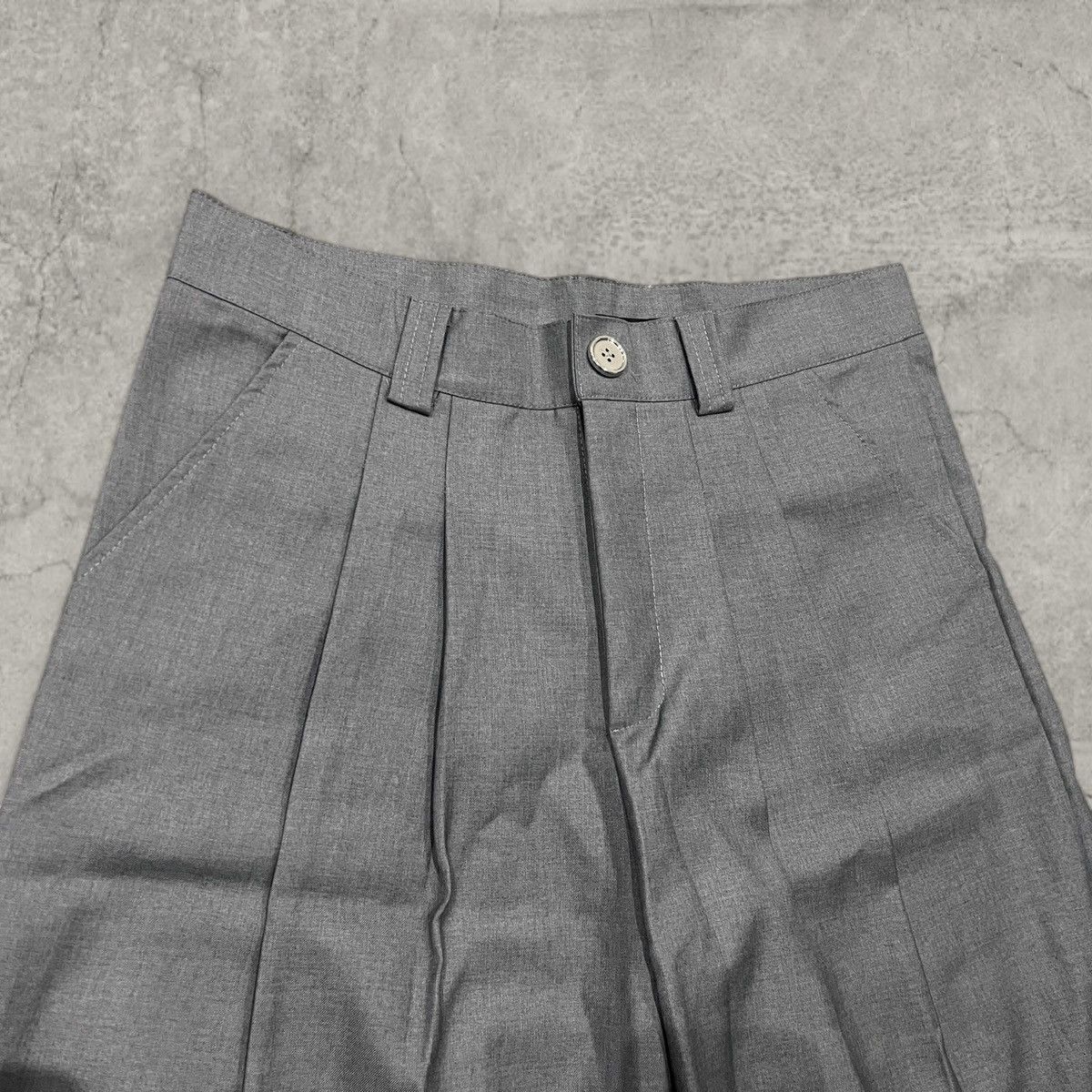 Japanese Brand Wide leg Japanese style tailored shorts in grey. Size L Size US 34 / EU 50 - 3 Thumbnail