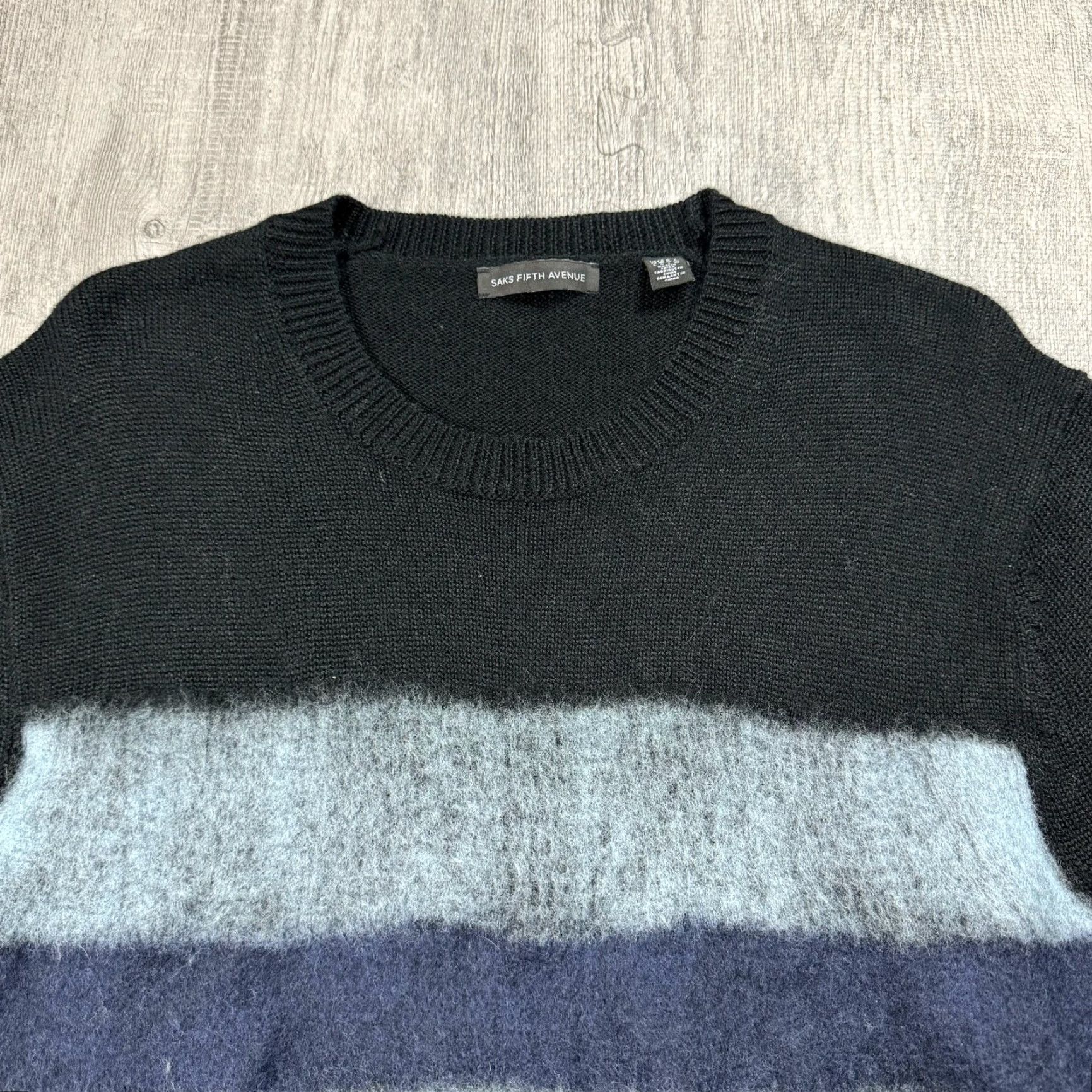 Saks Fifth Avenue VINTAGE Saks Fifth Avenue Mens Needle Punch Crewneck Sweater Wool Acrylic Size Large Black Striped Knit Wool Modern City Mens Size US L / EU 52-54 / 3 - 2 Thumbnail