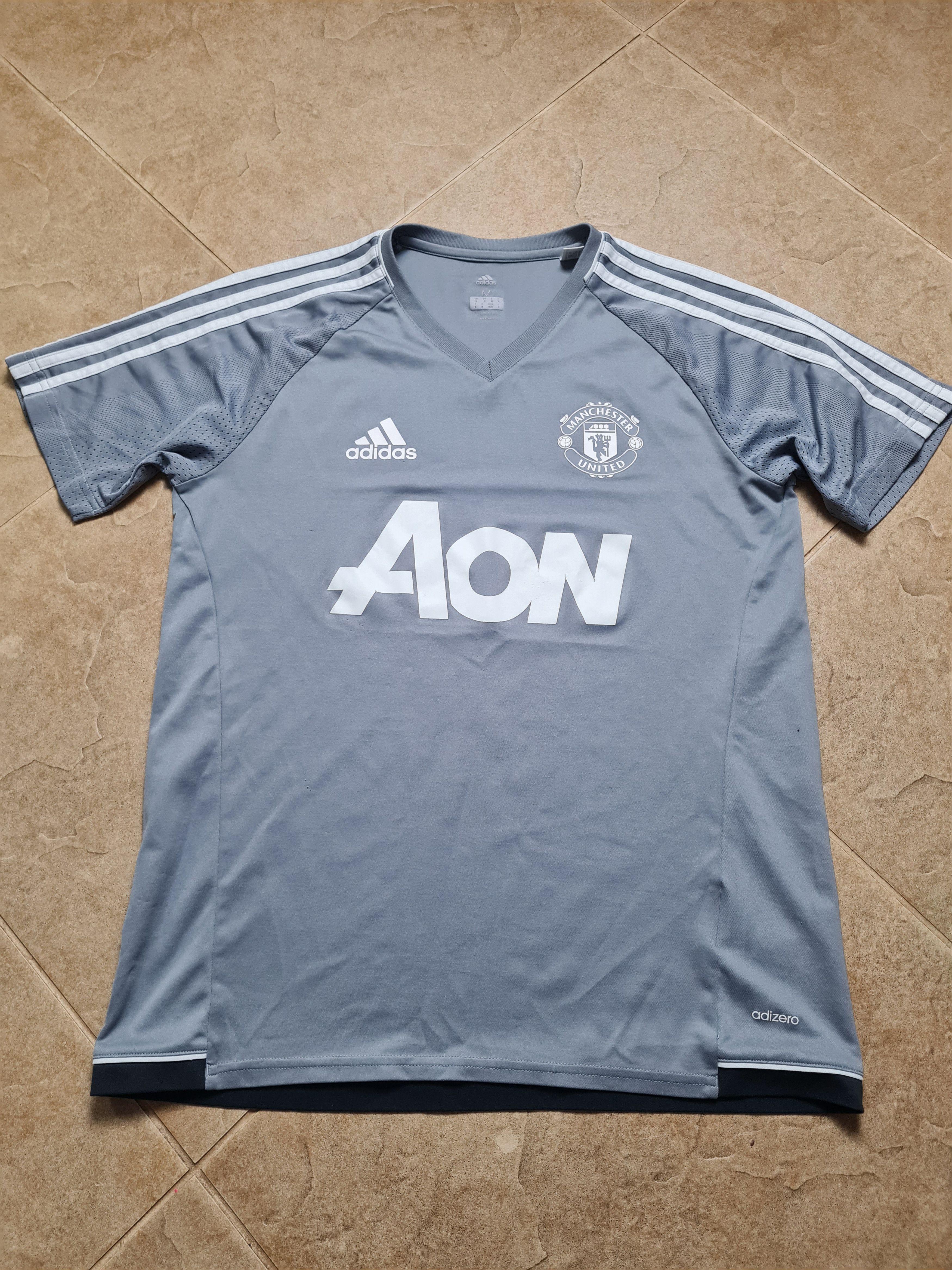 Adidas MANCHESTER UNITED ADIDAS 2017/2018 SIZE M BS4436 Size US M / EU 48-50 / 2 - 4 Thumbnail