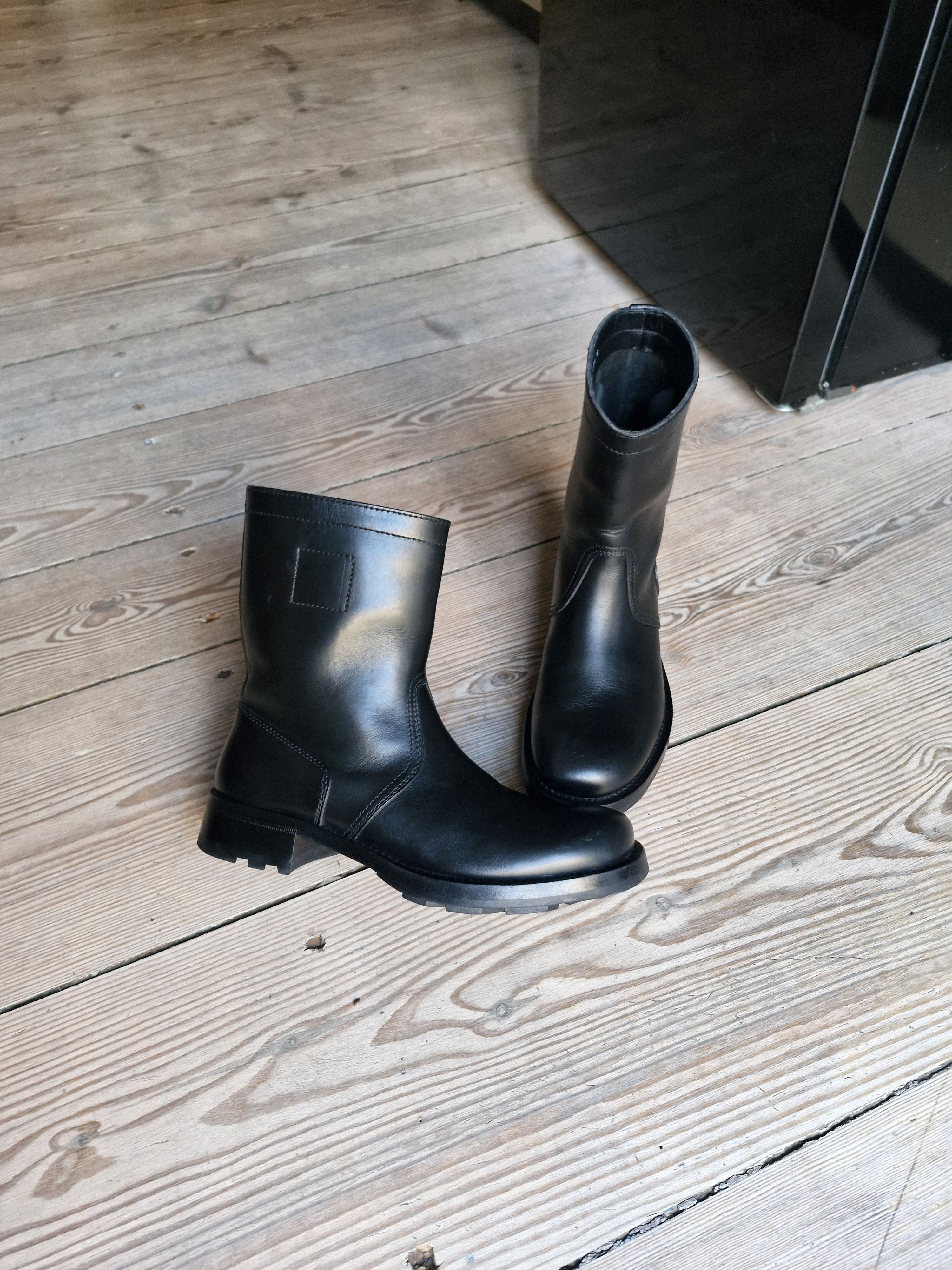 Miu Miu Short, pull-on FW01 "Peco" boots Size US 7 / EU 40 - 3 Thumbnail