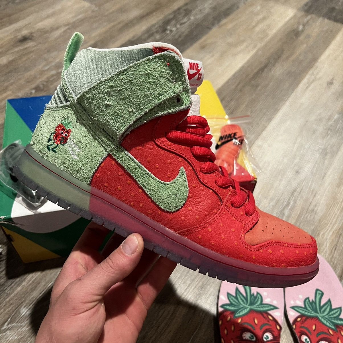 Nike Nike Sb Dunk High Strawberry Cough Size US 10.5 / EU 43-44 - 4 Thumbnail