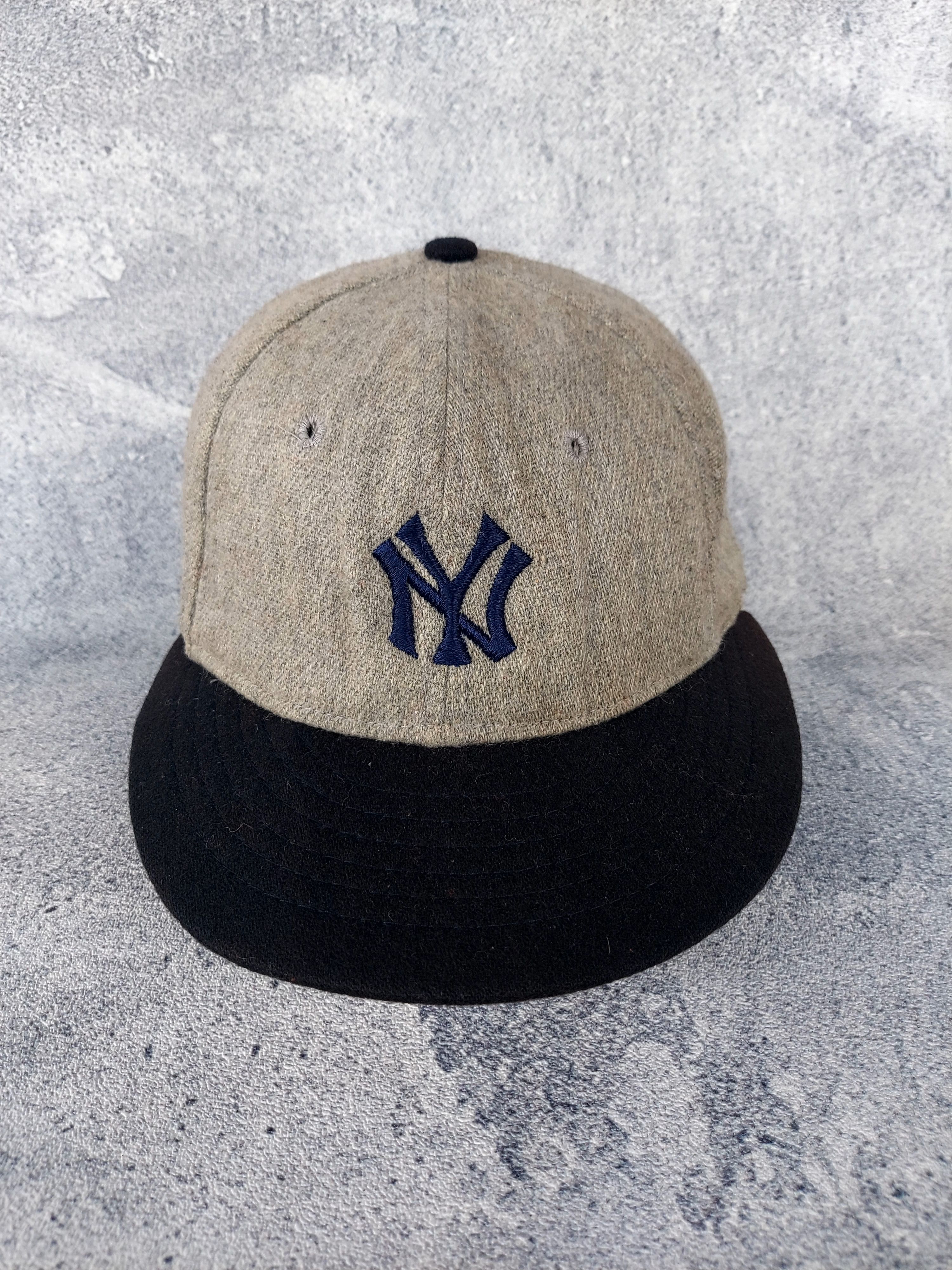 MLB × Vintage 💥Vintage Roman NY Yankees Wool Fitted Baseball Cap Size ONE SIZE - 1 Thumbnail