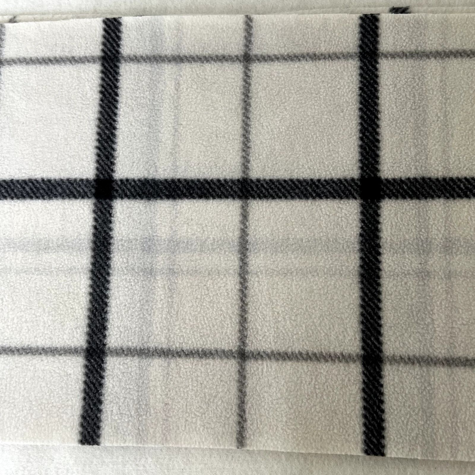 Old Navy Old Navy White Plaid Patterned Infinity Scarf Size ONE SIZE - 4 Thumbnail