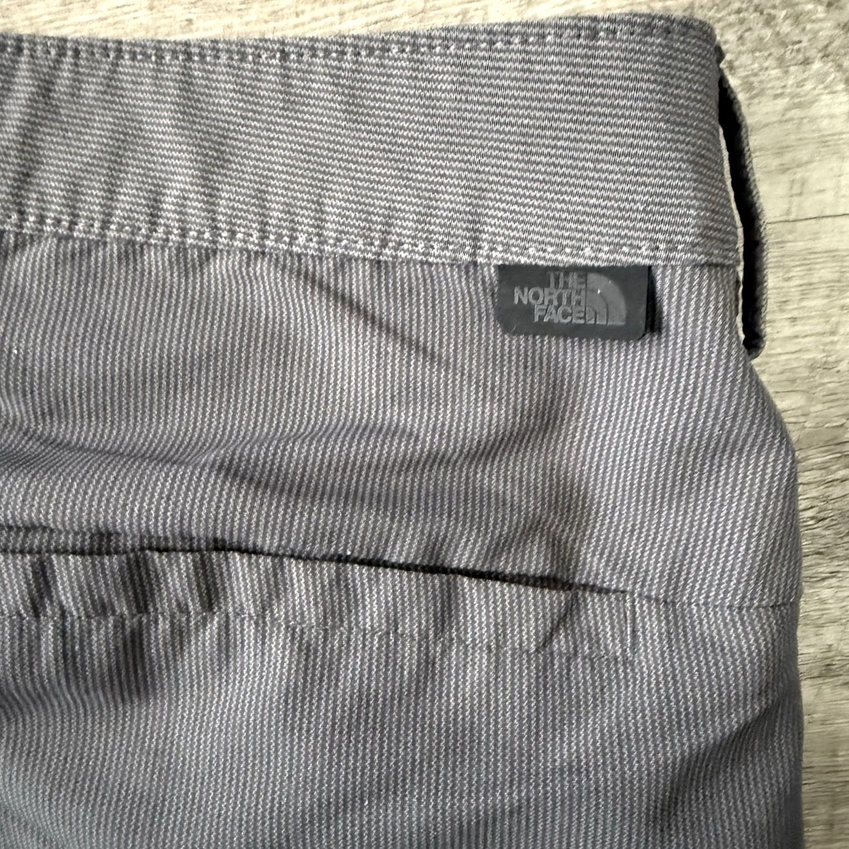 The North Face The North Face Shorts Mens 36 Gray Outdoor Hiking Lightweight Nylon Spandex Quick Dry 9in Inseam Chino Slash Pocket Regular Size US 36 / EU 52 - 7 Thumbnail