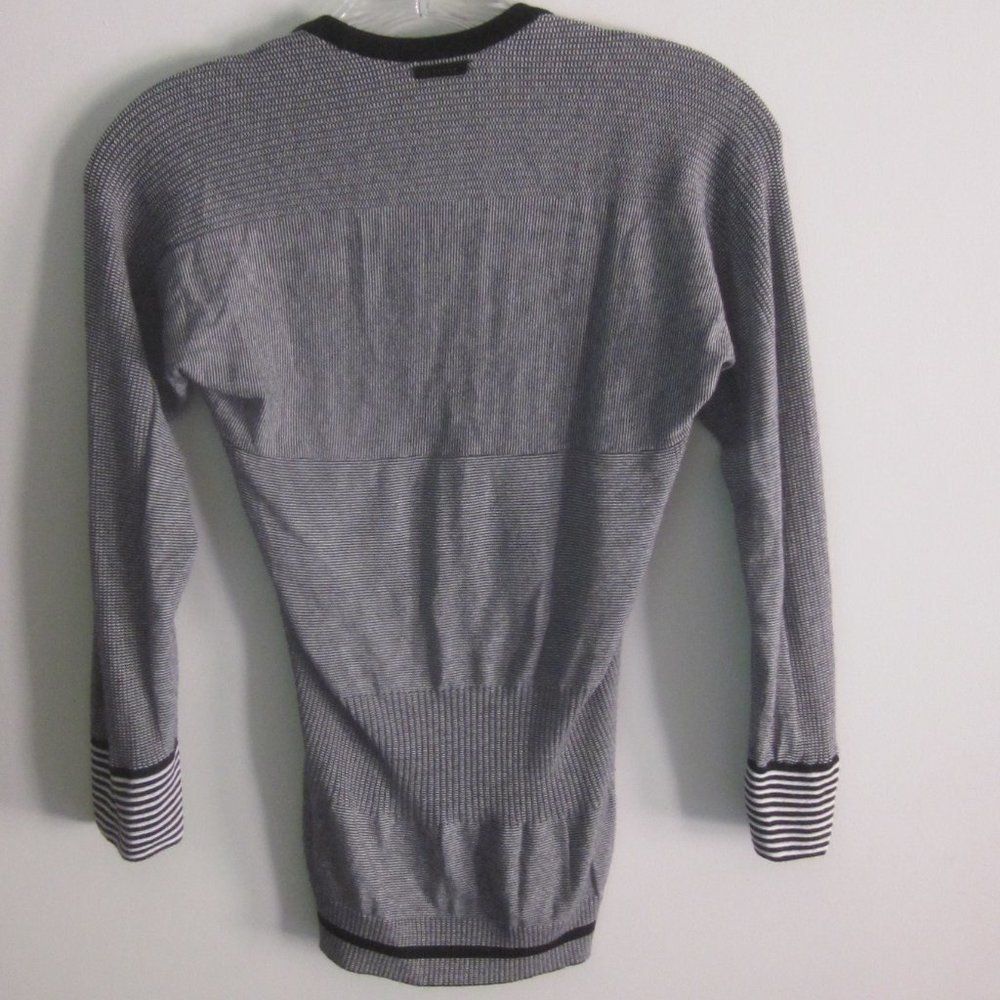 GF Ferre GF Gianfranco Ferre Italian Sweater Top About Size XS Size XS / US 0-2 / IT 36-38 - 8 Thumbnail