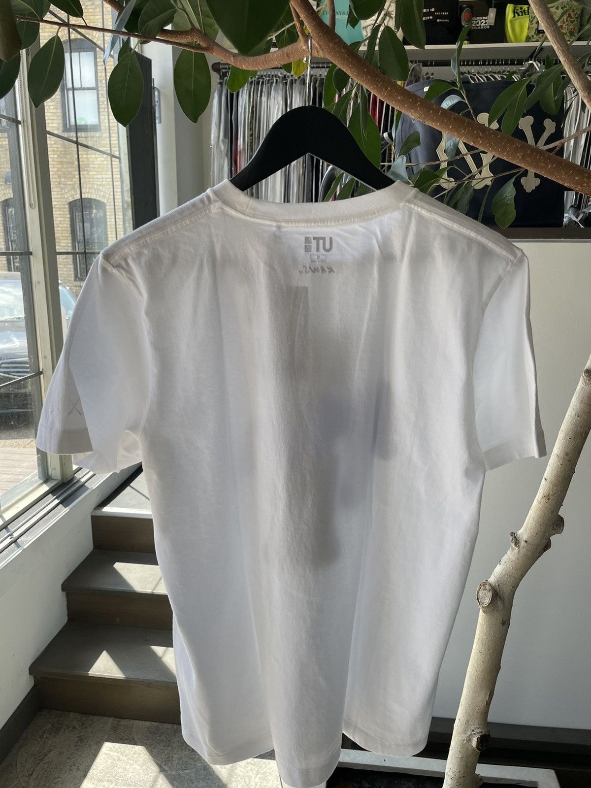 Kaws KAWS x Uniqlo Gone Tee Size US M / EU 48-50 / 2 - 2 Thumbnail