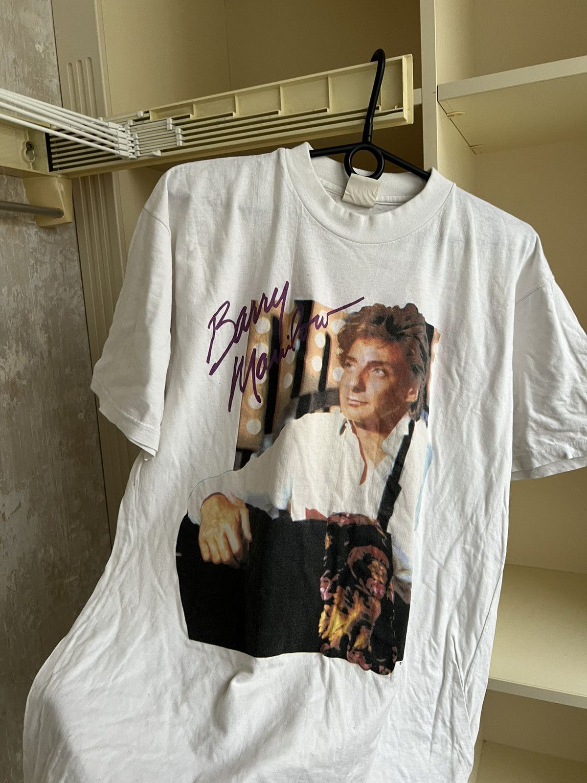 Band Tees Vintage 1991 Barry Manilow T-Shirt Music Tee Size L Size US L / EU 52-54 / 3 - 8 Thumbnail