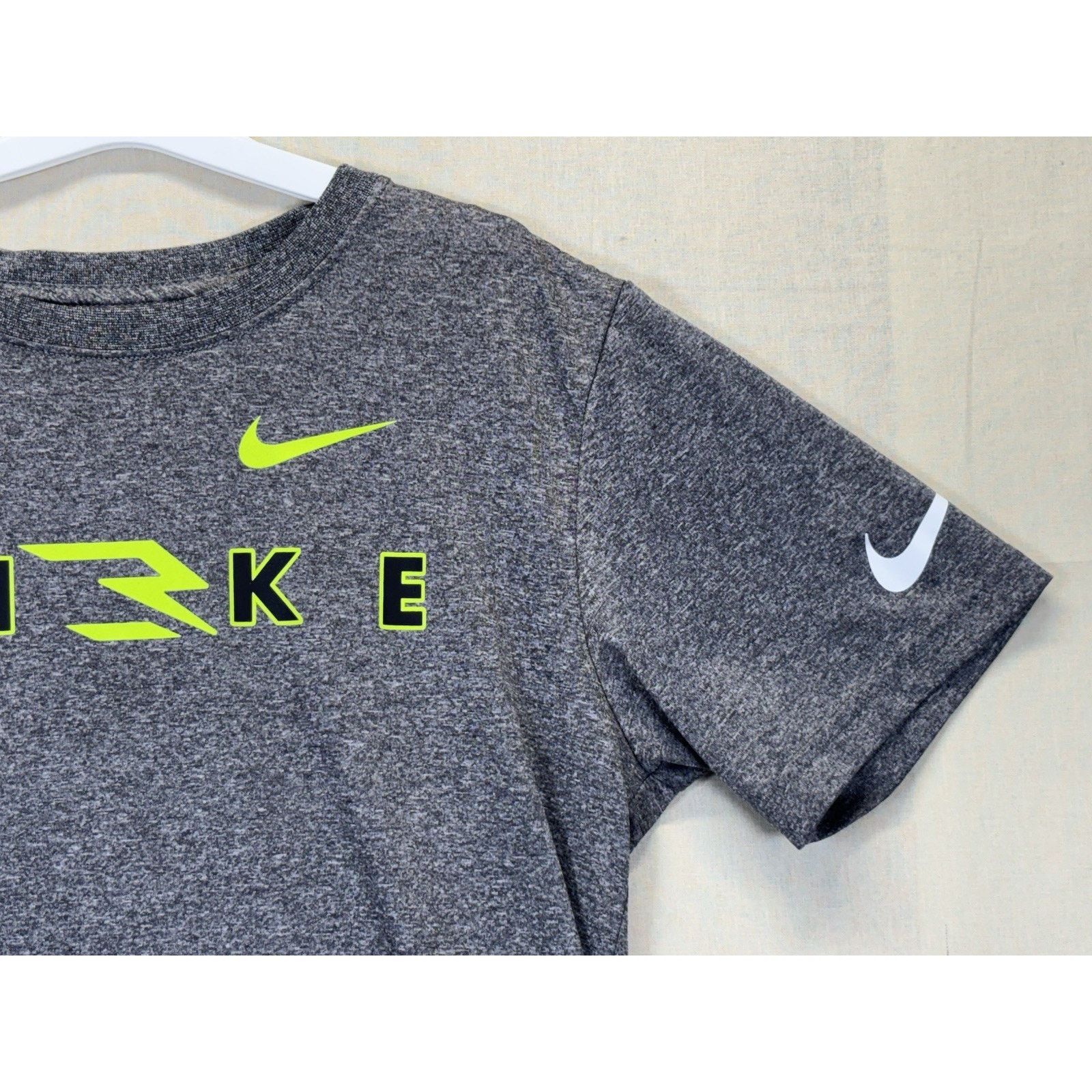 Nike Nike Dri-Fit Youth Large Gray Graphic T-Shirt Boys L Size US L / EU 52-54 / 3 - 12 Thumbnail