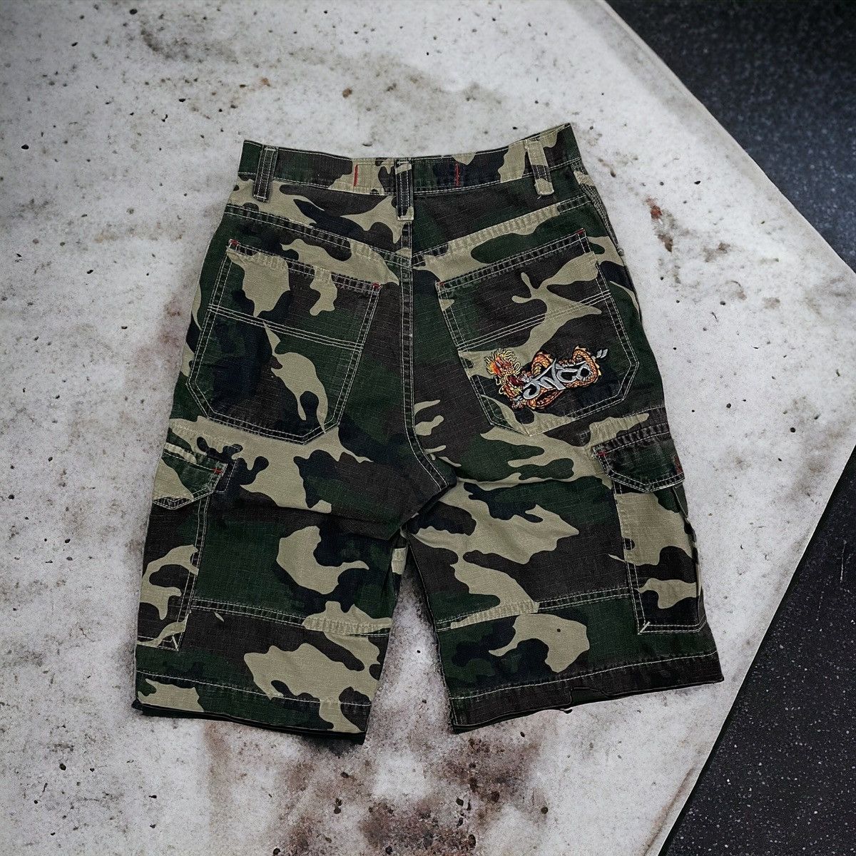 JNCO 💥FOR SALE💥 Vtg Hard To Find Jnco Short Cargo Camoflouge Size US 28 / EU 44 - 1 Thumbnail