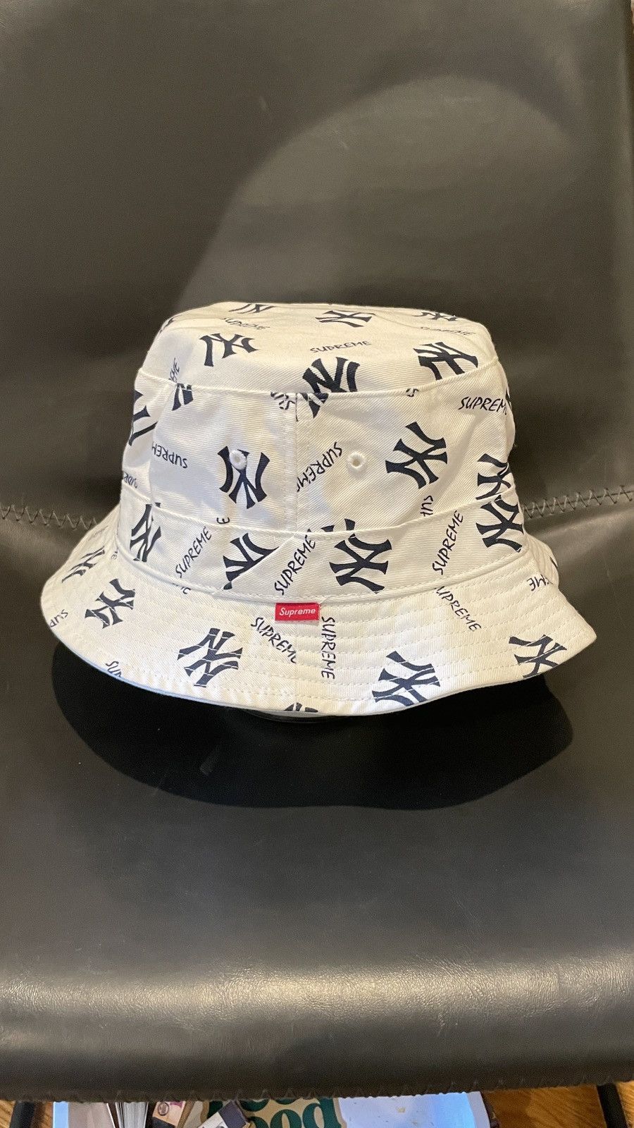 47 Brand × New York Yankees × Supreme Supreme x NY Yankees All Over Print Bucket Hat–White M/Large Size ONE SIZE - 1 Thumbnail