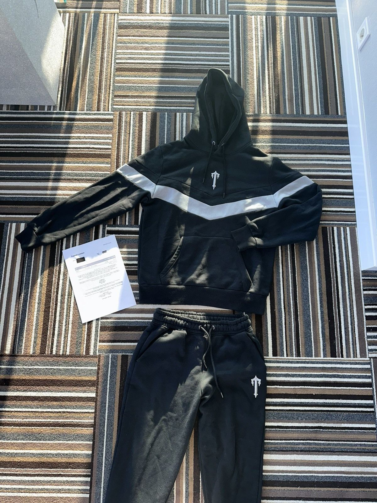 Trapstar London Trapstar V-Stripe Tracksuit Black/Grey Size US L / EU 52-54 / 3 - 1 Thumbnail