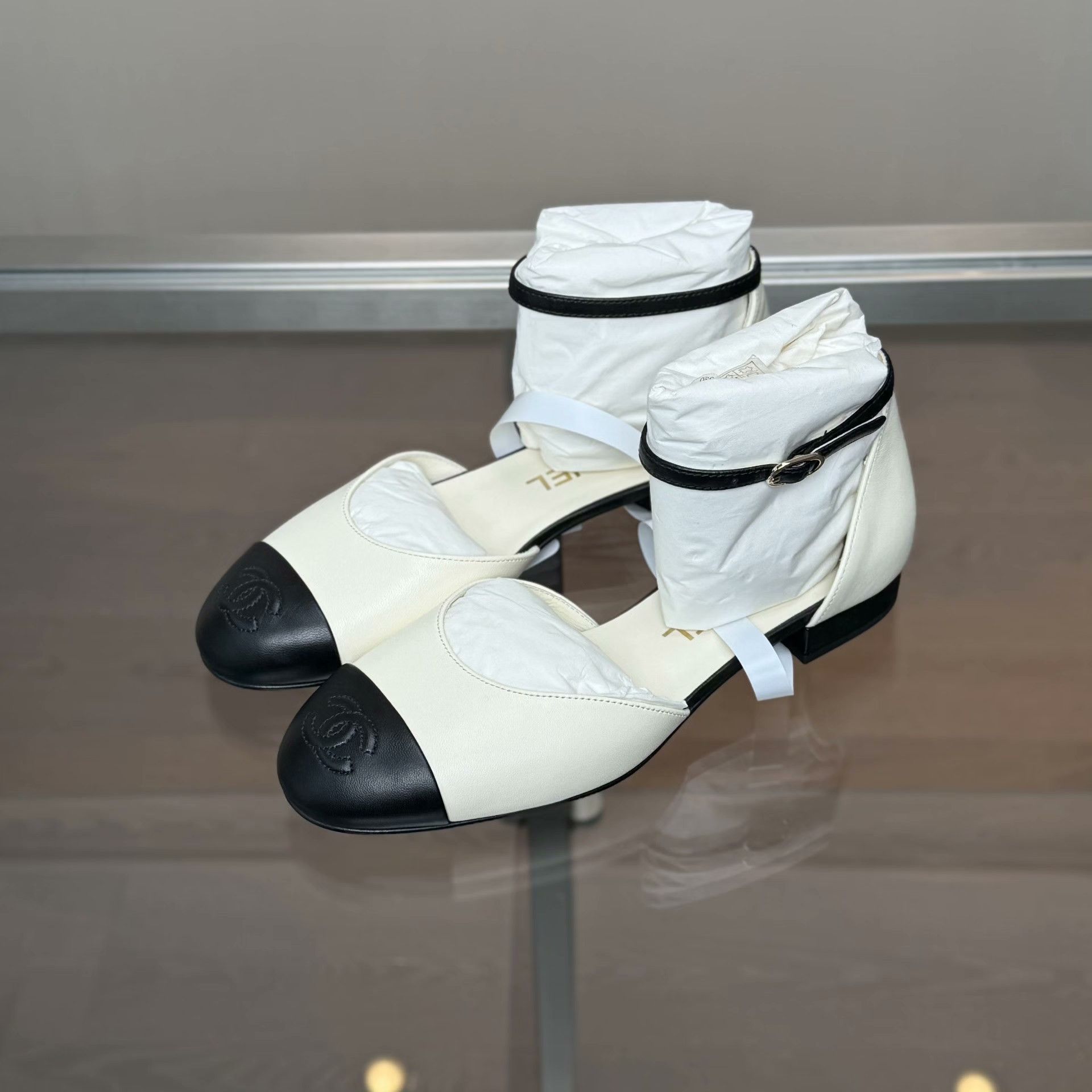 Chanel Chanel Beige Lowtop Sneakers 36 Women Size US 6 / IT 36 - 1 Thumbnail