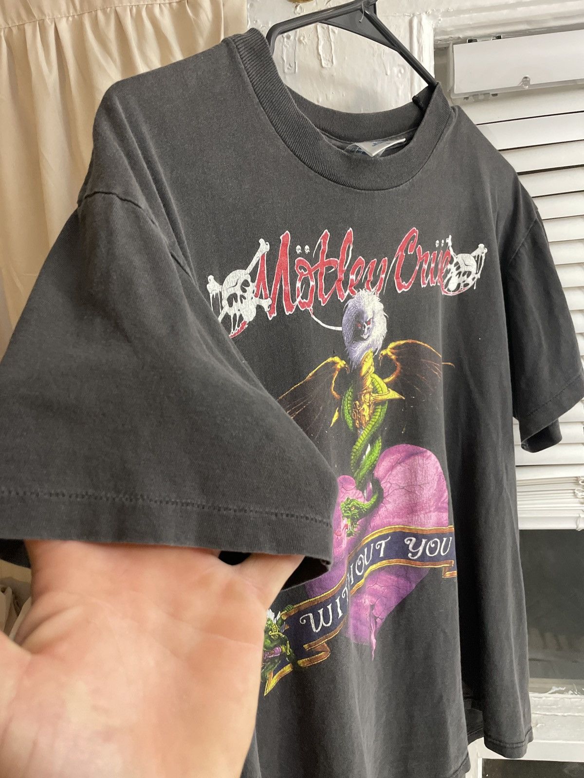 Band Tees RARE 1989 MOTLEY CREW DR.FEELGOOD SHIRT Size US L / EU 52-54 / 3 - 3 Thumbnail