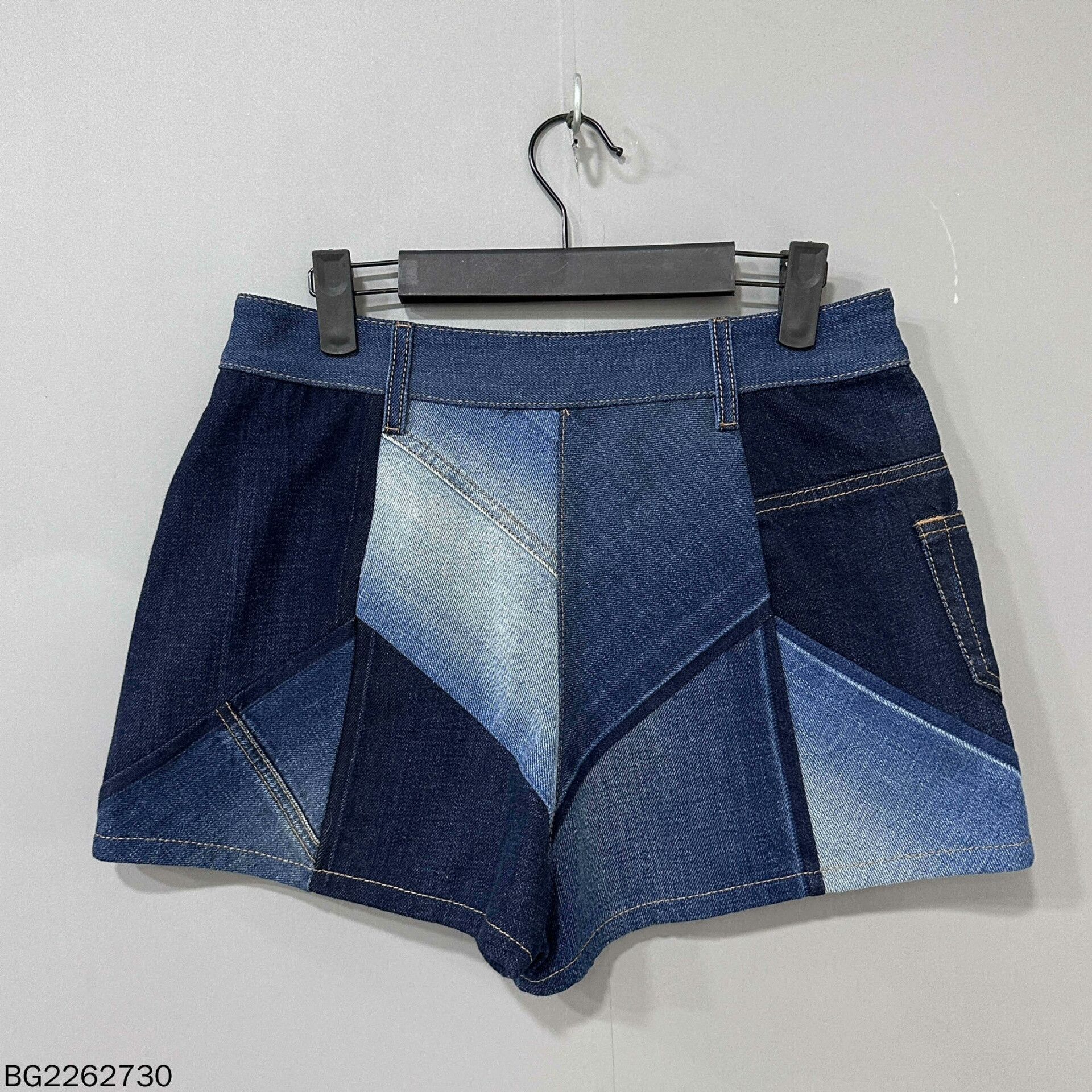 Louis Vuitton Louis Vuitton 1854 Embroidered Logo Shorts Size 27" / US 4 / IT 40 - 1 Thumbnail