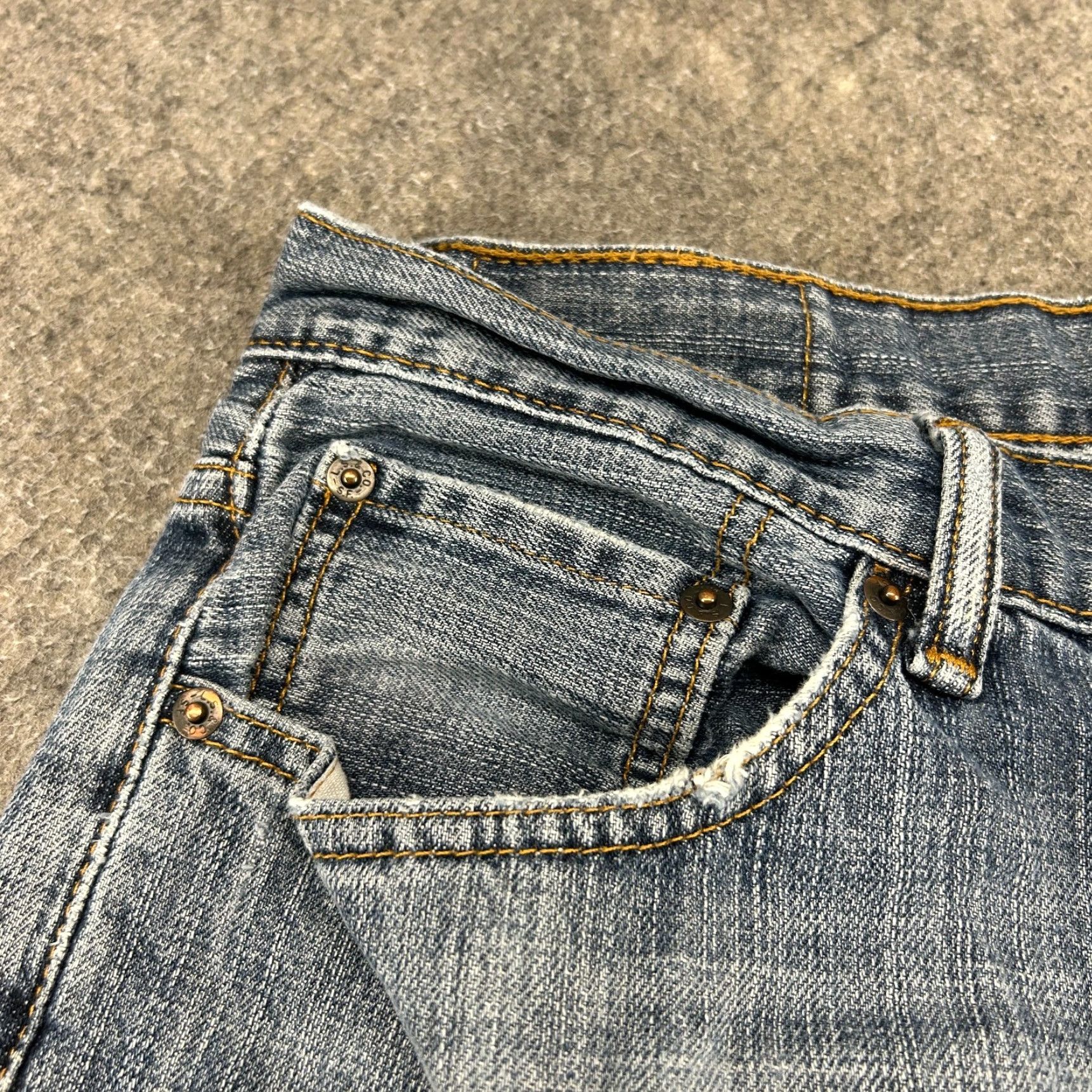 Levi's Levi's 550 Jeans Mens 36x32 Blue Relaxed Fit Straight Leg Distressed Light Wash 90s USA Jeans Mens Regular Size US 36 / EU 52 - 3 Thumbnail