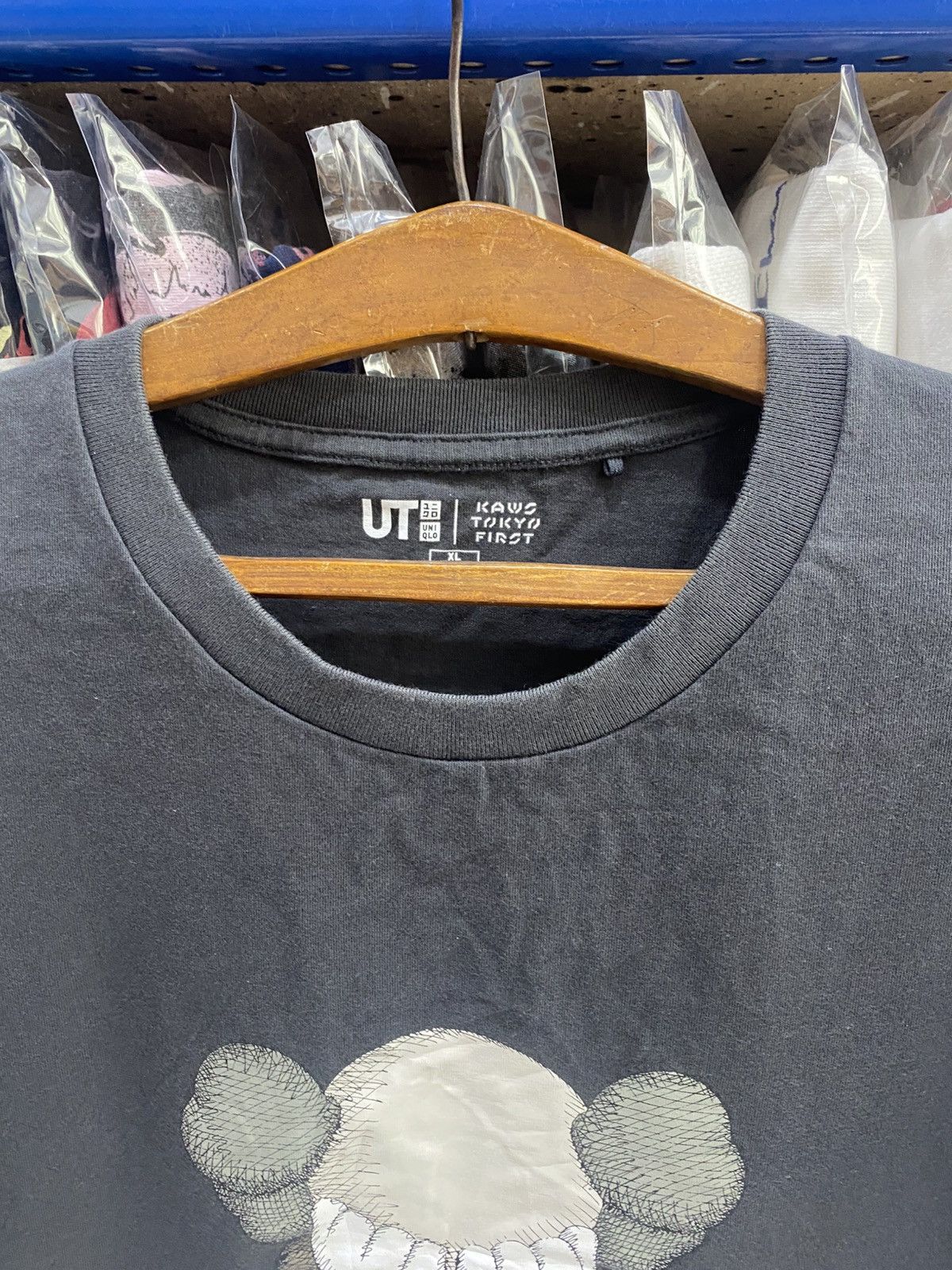 Kaws UNIQLO X KAWS TSHIRT Size US L / EU 52-54 / 3 - 3 Thumbnail
