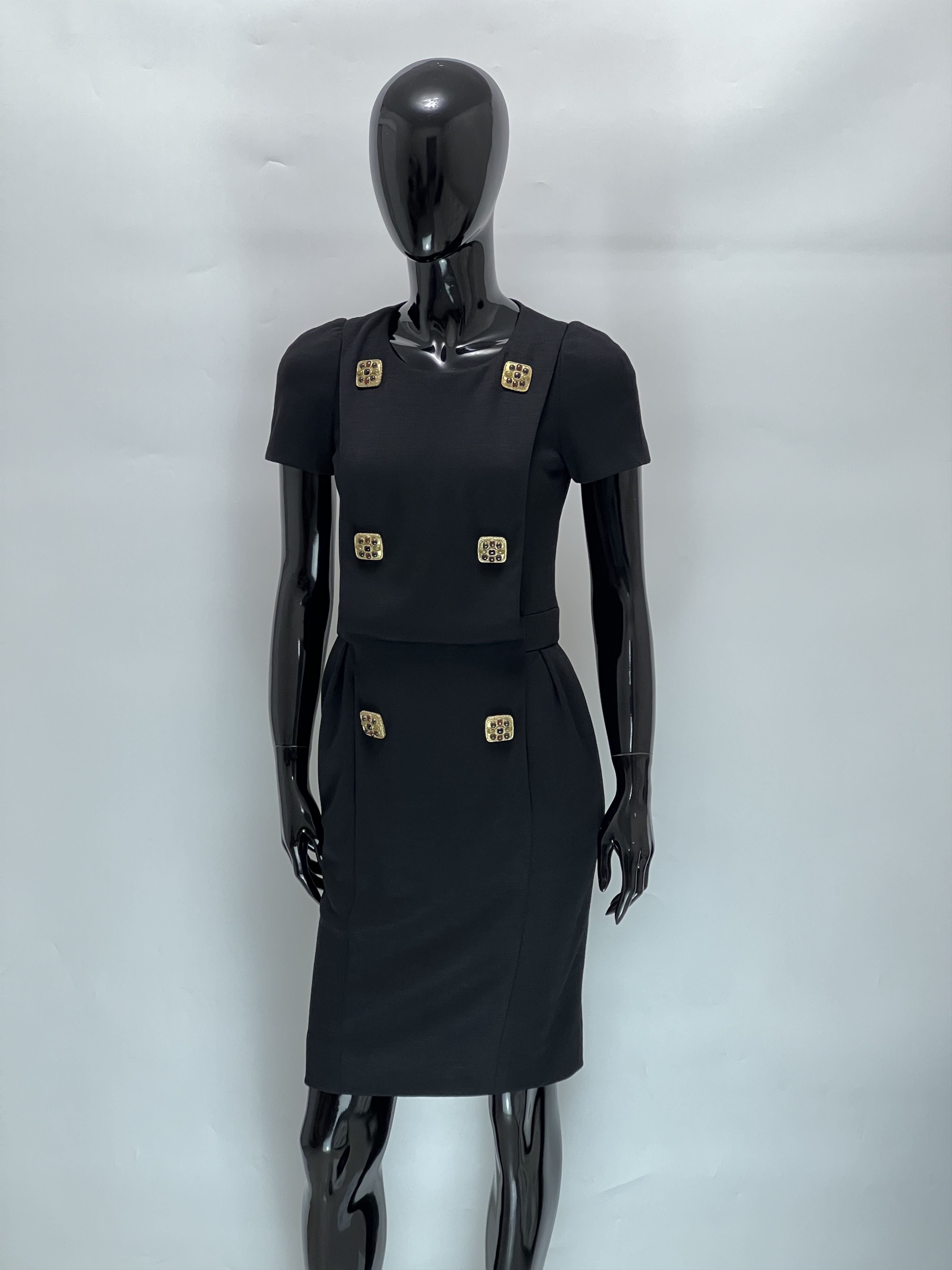 Chanel Chanel 100% Wool Short Sleeve Dress Rhinestones Decoration Size XS / US 0-2 / IT 36-38 - 1 Thumbnail