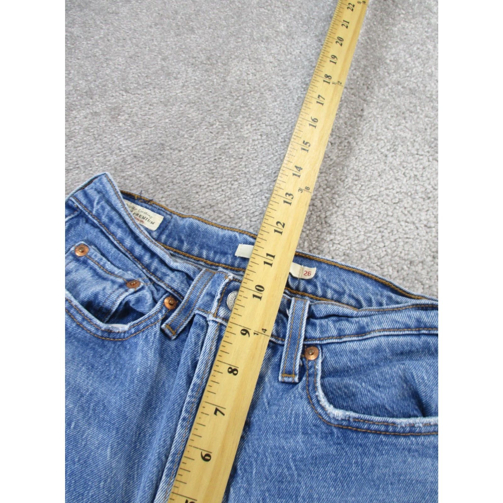 Levi's Levi's Wedgie Tapered Jeans Womens 26 Light Wash Denim Mid Rise Button Fly Size 26" / US 2 / IT 38 - 6 Thumbnail