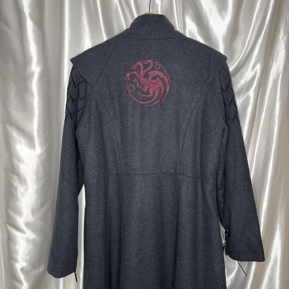 Other gray graphite game of thrones coat of arms targaryen logo Size XXL / US 16-18 / IT 52-54 - 2 Thumbnail
