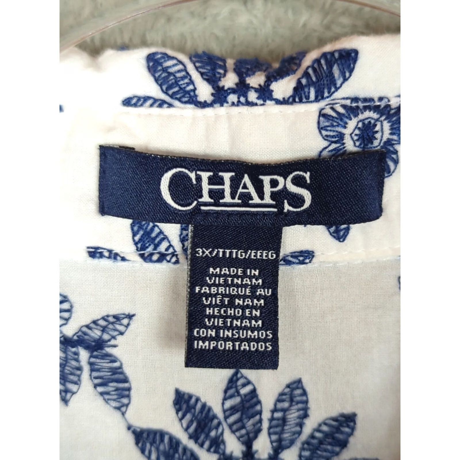 Chaps Chaps womens plus size 3X Embroidered short sleeve button up Shirt White/Blue Flower Size XXL / US 16-18 / IT 52-54 - 5 Thumbnail