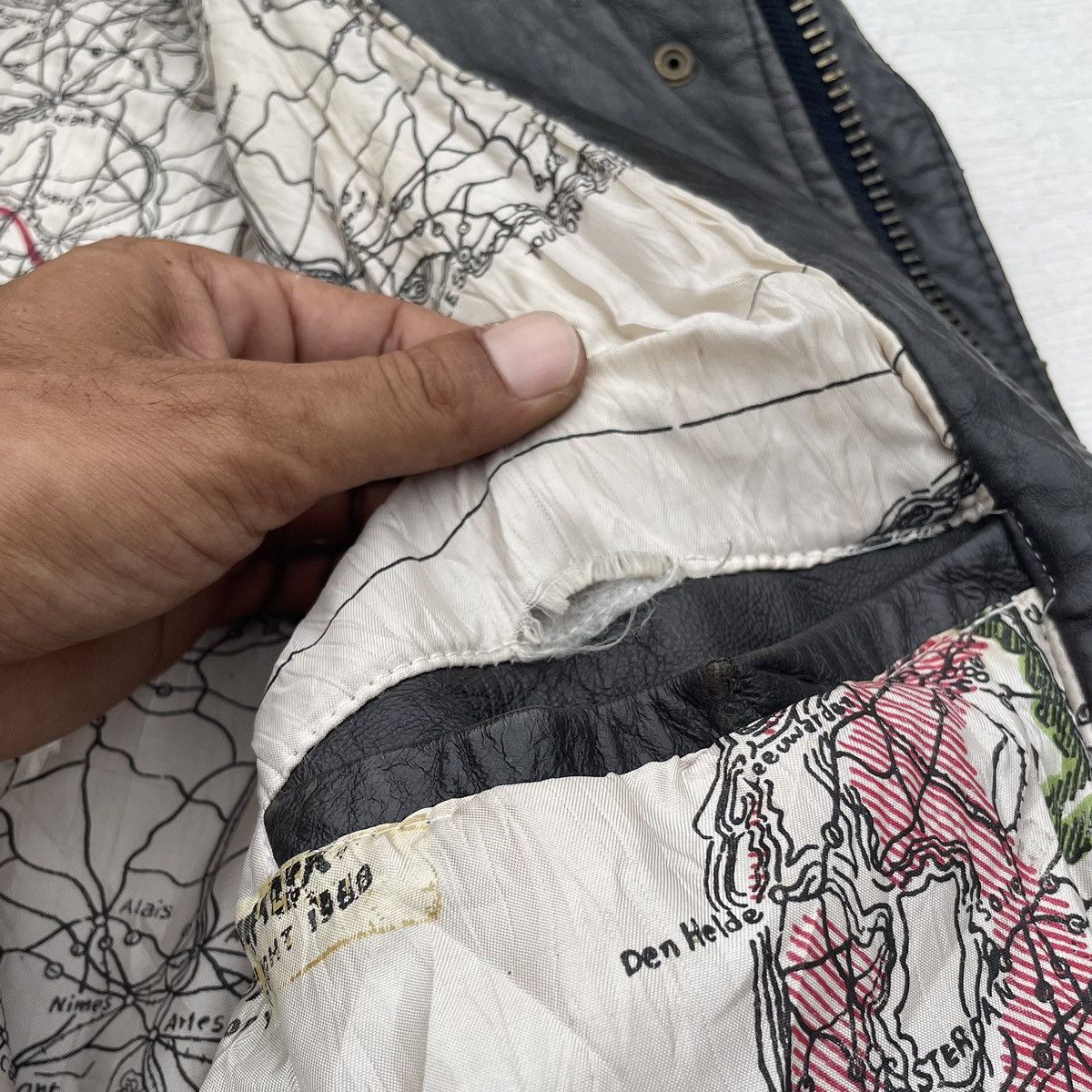 Avirex Distressed Avirex 1989 Heavy Flight Bomber Leather Jacket Size US M / EU 48-50 / 2 - 10 Thumbnail