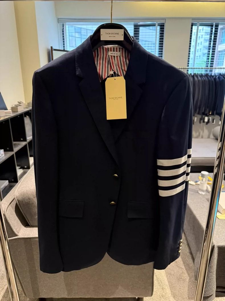 Thom Browne Thom Browne size0 Classic four-barrel suit Size 36R - 1 Thumbnail