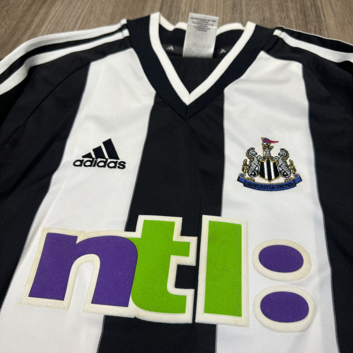 Adidas Newcastle 01/03 home shirt #9 Shearer Size US S / EU 44-46 / 1 - 3 Thumbnail