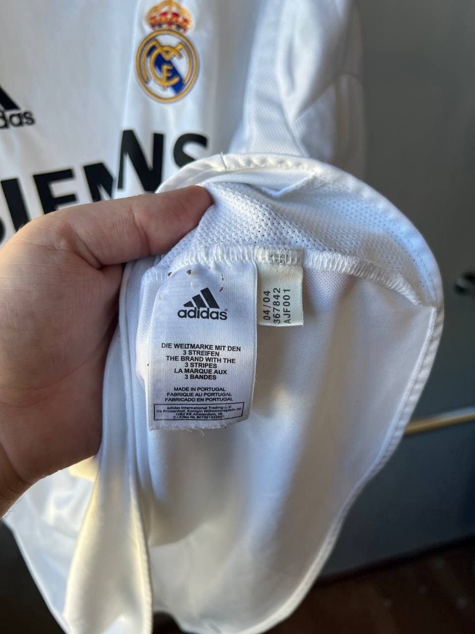 Vintage 2004/05 REAL MADRID HOME RARE SOCCER JERSEY SHIRT ADIDAS Size US XL / EU 56 / 4 - 18 Thumbnail