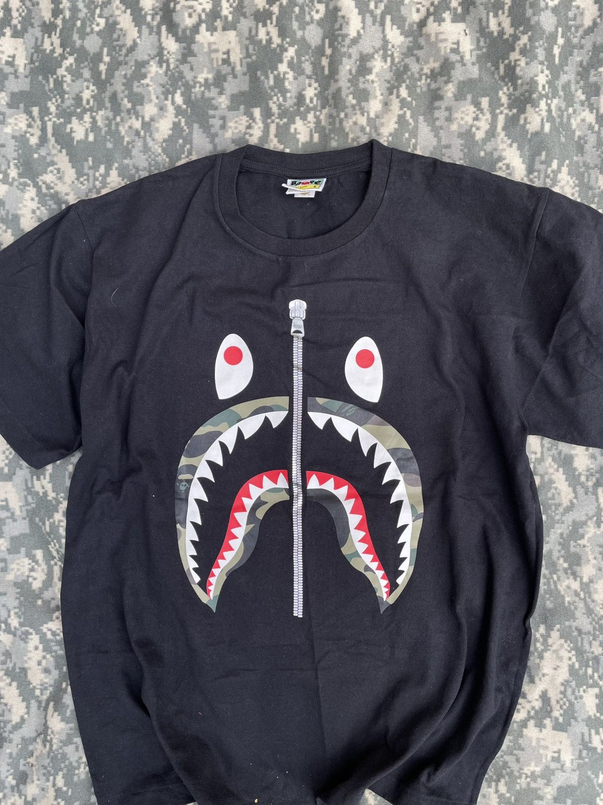 Bape 1ST CAMO SHARK TEE Size US L / EU 52-54 / 3 - 2 Thumbnail