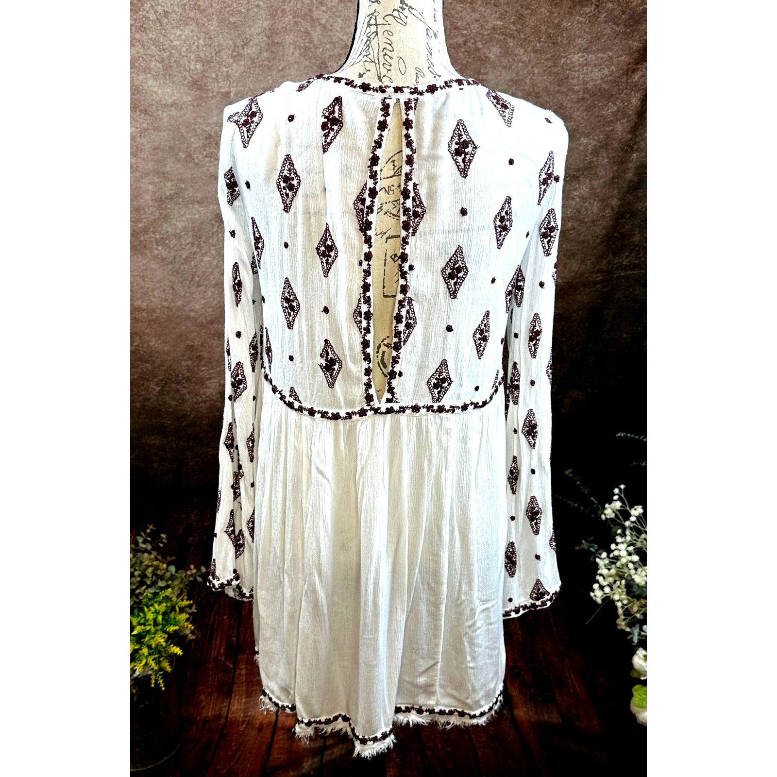 Free People Free People Diamond Embroidered Deep V Top Mini Dress size S Size S / US 4 / IT 40 - 12 Thumbnail