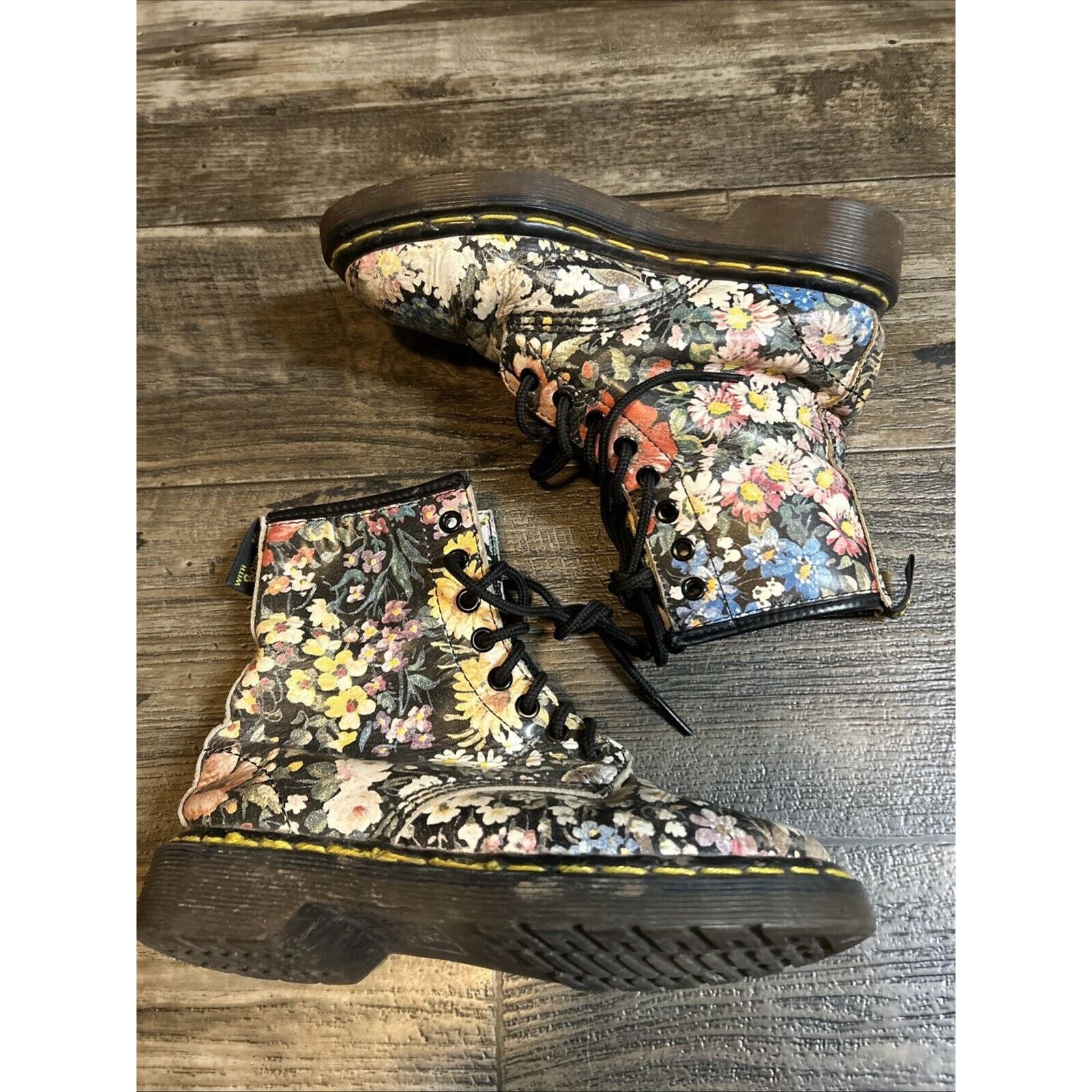 Dr. Martens RARE VTG Dr. Martens Dark Floral Lace Up Eyelet Boot Women Size US 5 / IT 35 - 2 Thumbnail