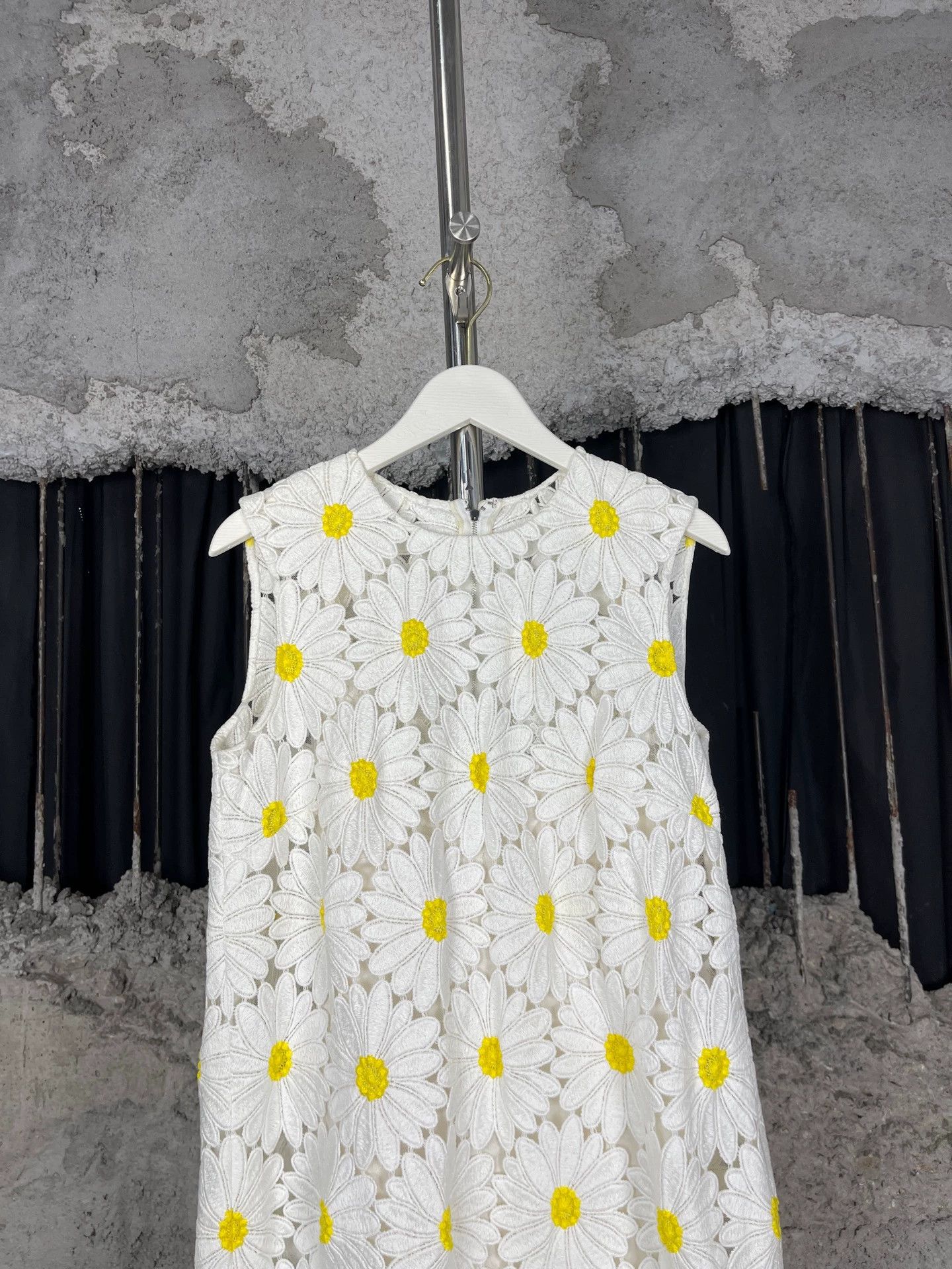 Dolce & Gabbana Dolce & Gabbana Women's Daisy Print Dress 40 99 New Size S / US 4 / IT 40 - 3 Thumbnail