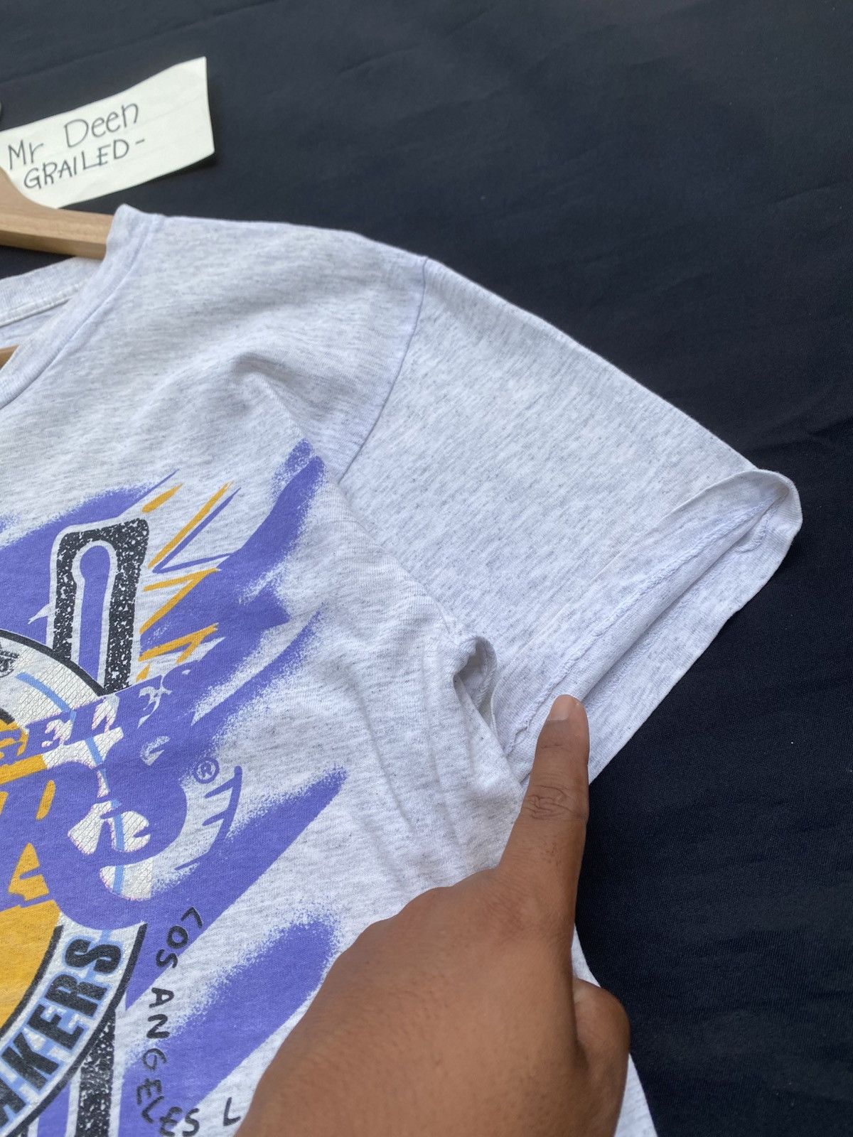 NBA Rare Vintage 90s L.A Lakers NBA Magic Johnson Tshirt Size US L / EU 52-54 / 3 - 18 Thumbnail