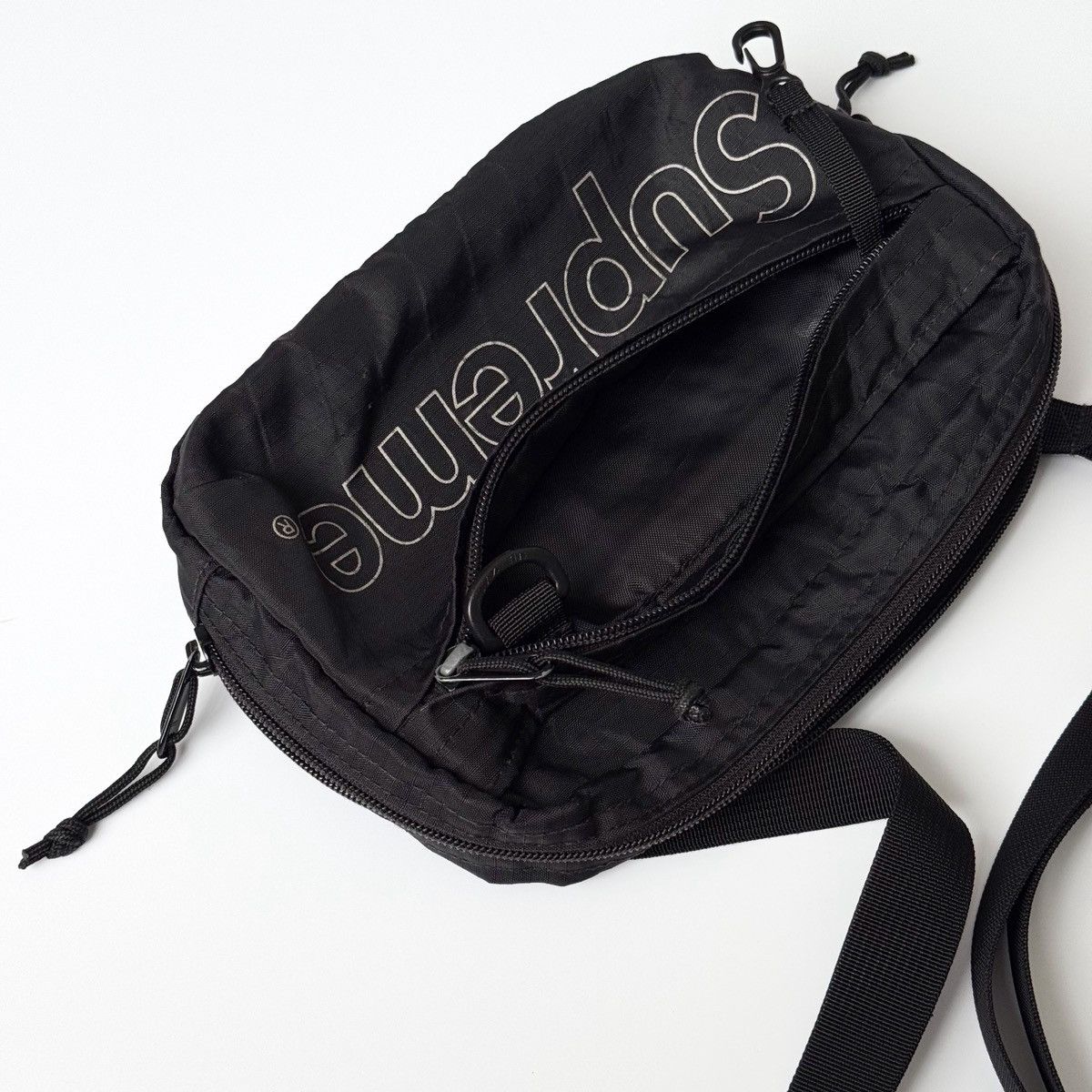 Supreme Shoulder Bag (FW18)