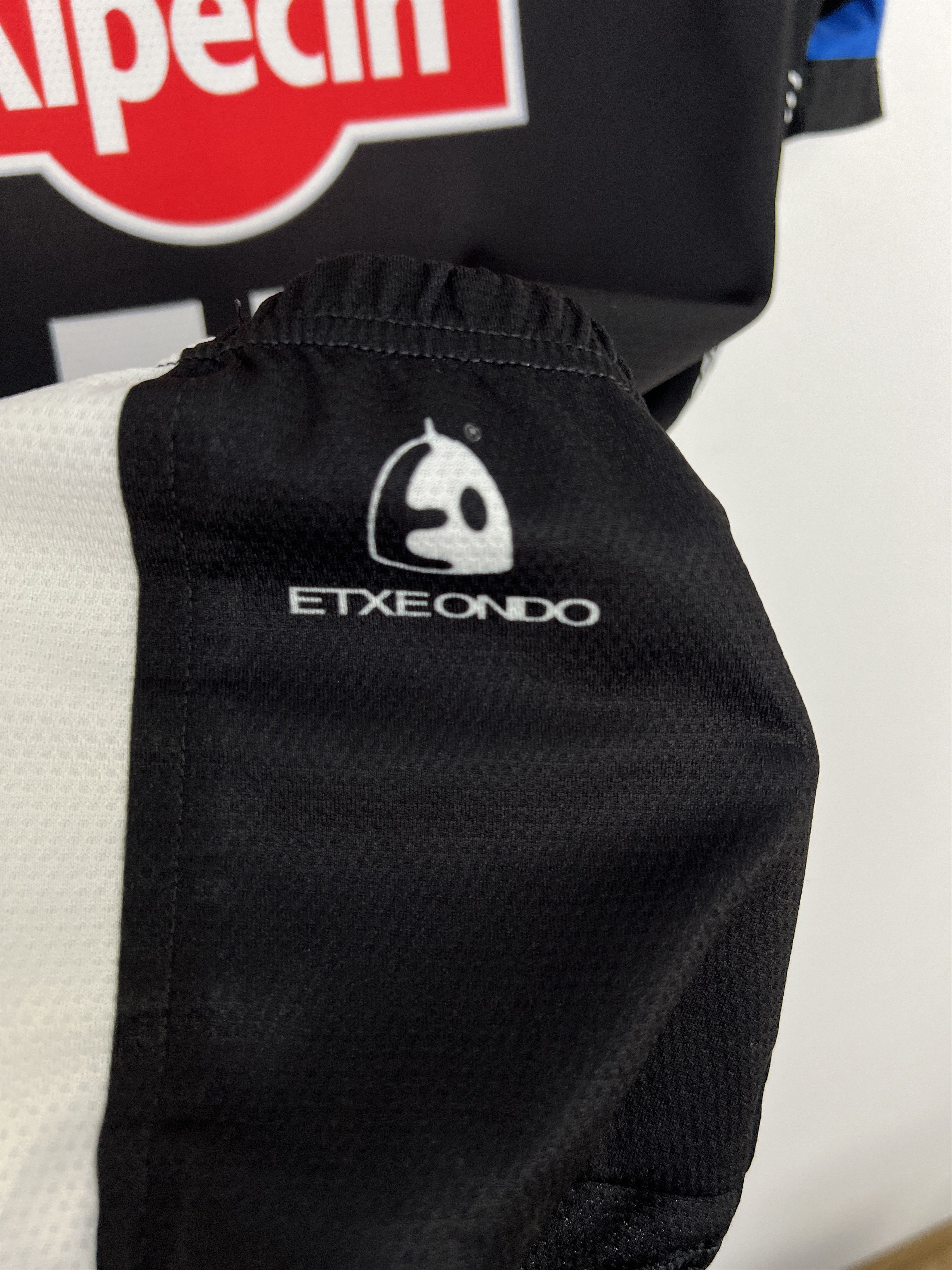 Giant Team Giant Alpecin Etxeondo Cycling Shirt Jersey Cycling Size US XL / EU 56 / 4 - 17 Thumbnail