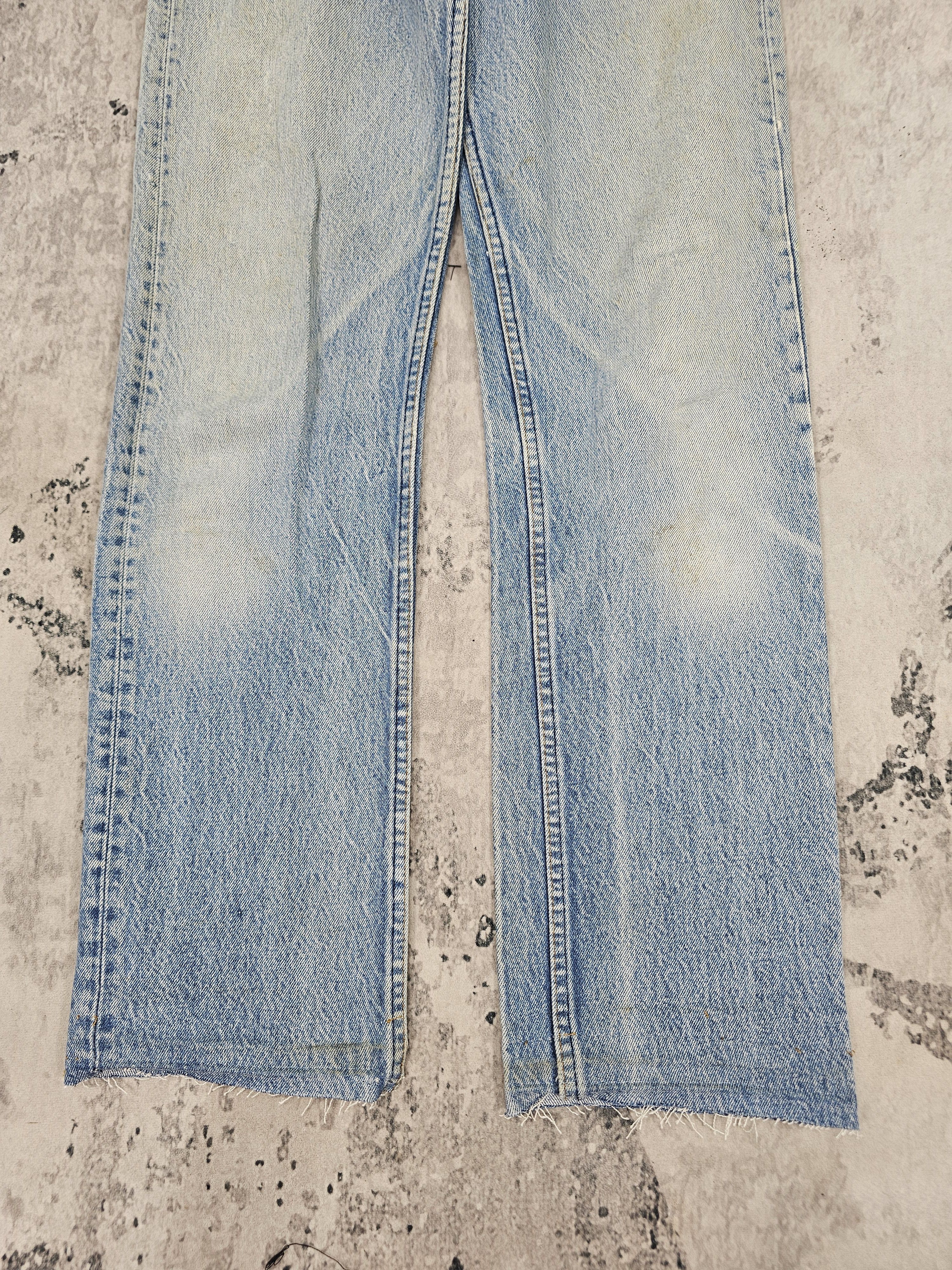 Levi's Vintage Clothing Vintage 90's LEVIS 501 Sun Faded Stain Blue Jeans L0576 Size US 29 - 3 Thumbnail