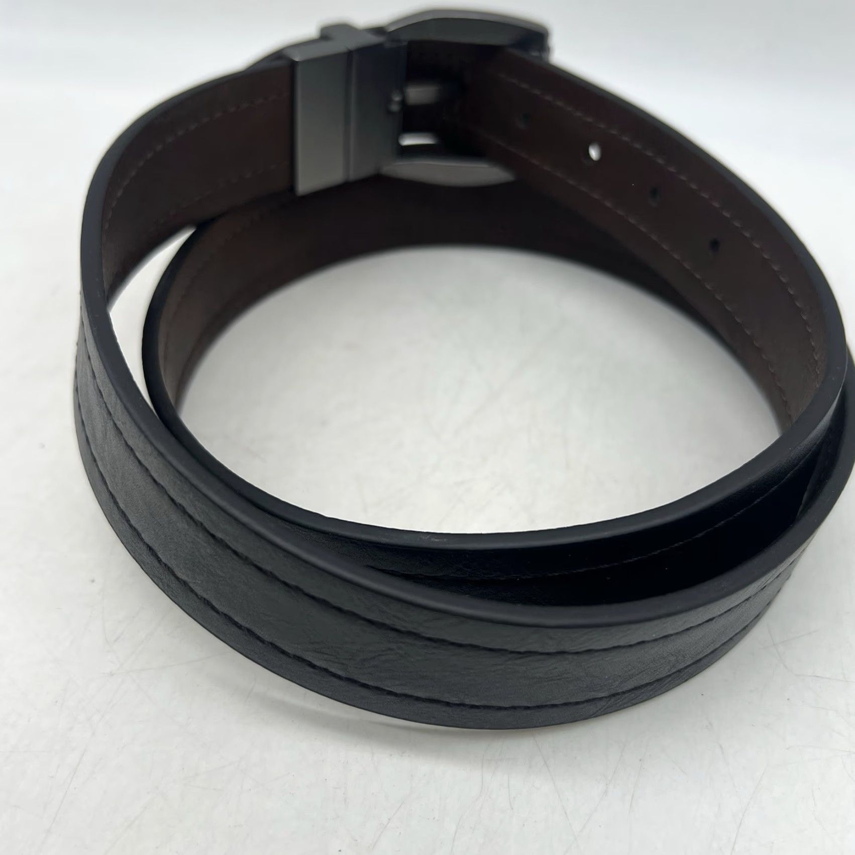 Vintage Casual Belt Men's Reversible Leather Belt Black Brown 40 Dress Belt, Classic, Stainless Buckle, 1.25" Wide, Regular Size, EUC Size 40 - 3 Thumbnail