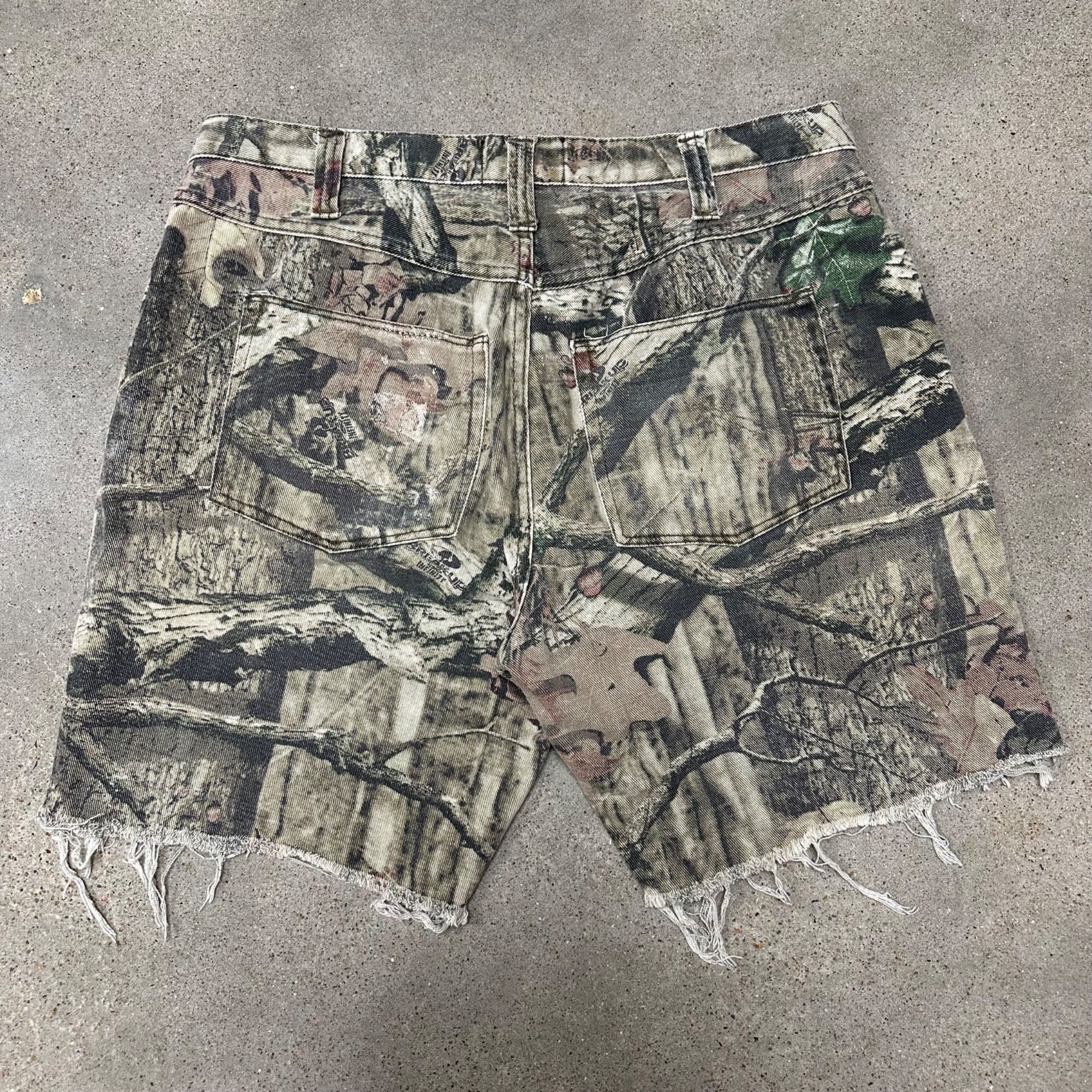 Mossy Oaks × Vintage Vintage Mossy Oak Breakup Camo Cutoff Work Shorts Size US 36 / EU 52 - 4 Thumbnail