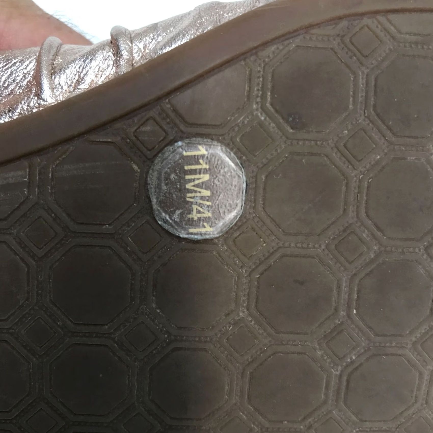 Vintage LOUISE ET CIE WOMENS 11 BALLET FLAT with SMALL HEEL GOLD Leather Ashlin Bod Size US 11 / IT 41 - 7 Thumbnail