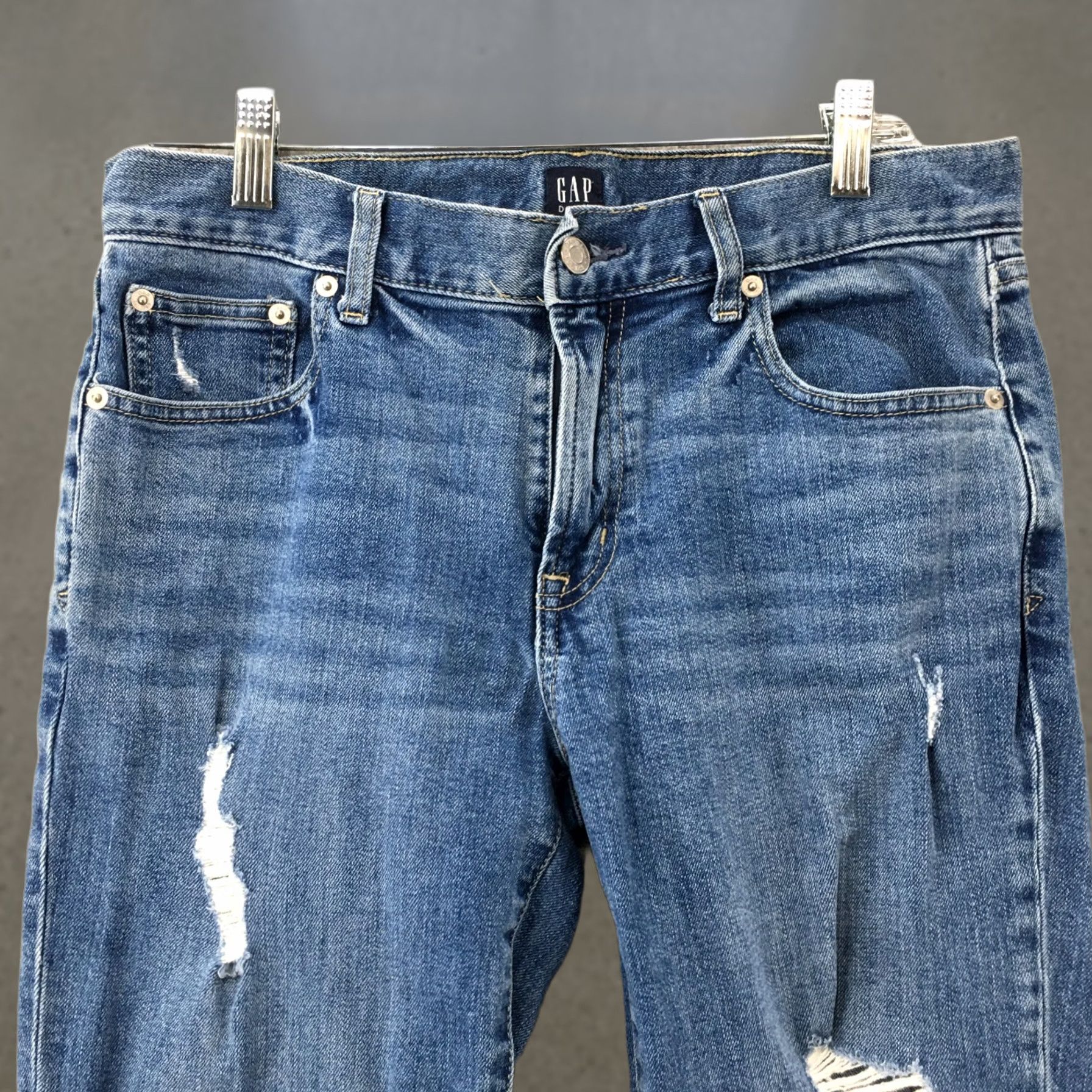 Gap GAP Girlfriend Distressed Jeans Womens 27 Blue Denim Mid Rise Zip Fly Jeans Size 27" / US 4 / IT 40 - 1 Thumbnail